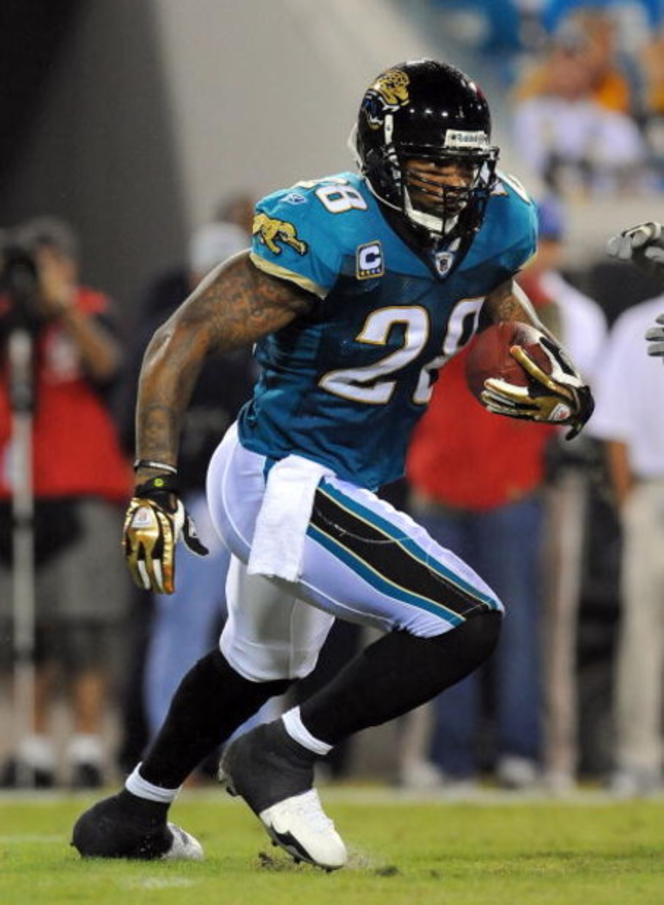 JACKSONVILLE, FL - OCTOBER 05:  Fred Taylor #28 of the Jacksonville Jaguars runs for yardage in a game against the Pittsburgh Steelers at Jacksonville Municipal Stadium on October 5, 2008 in Jacksonville, Florida.  (Photo by Sam Greenwood/Getty Images)