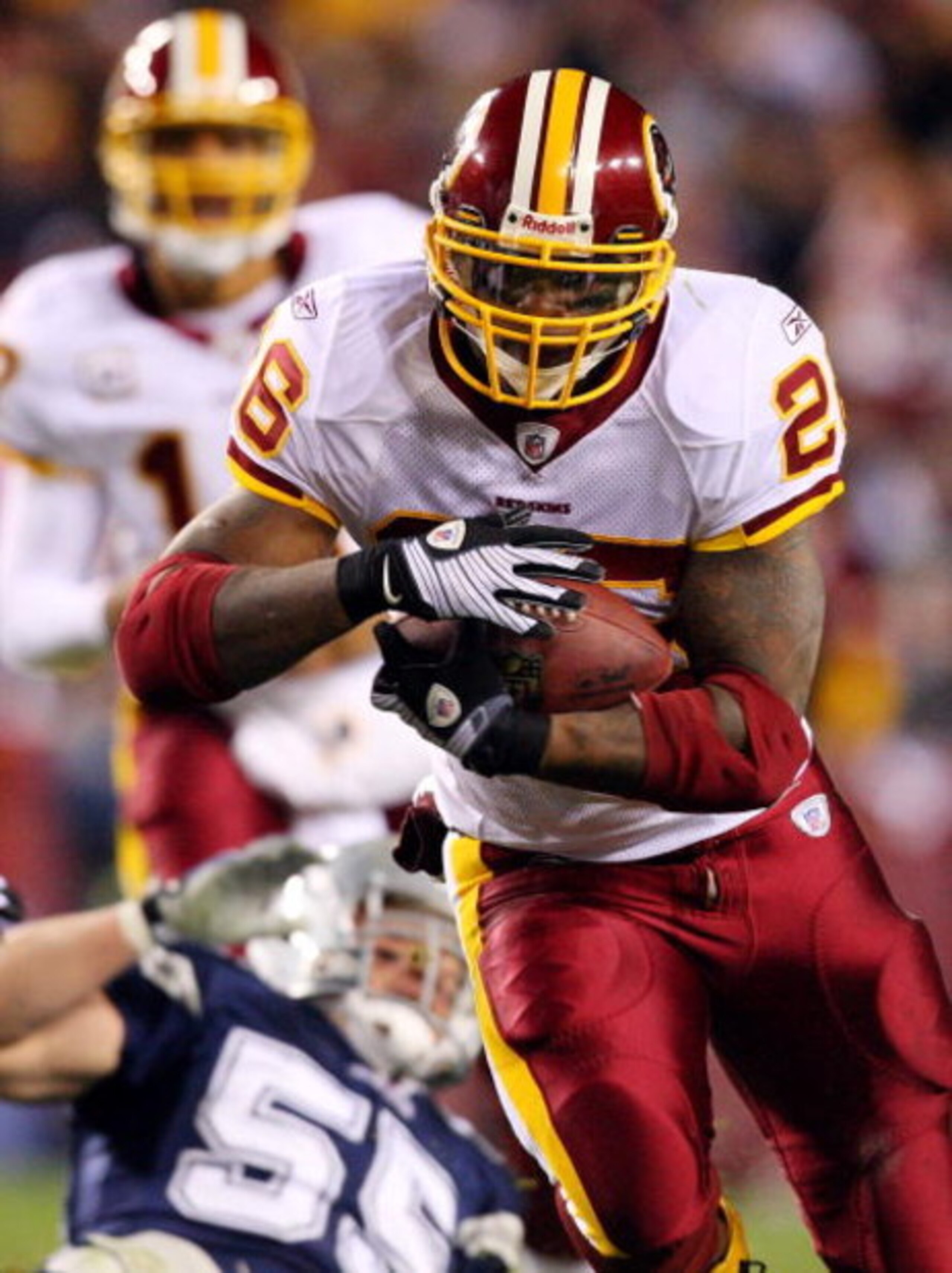 LANDOVER, MD - NOVEMBER 16:  Clinton Portis #26 of the Washington Redskins in action against the Dallas Cowboys on November 16, 2008 at FedEx Field in Landover, Maryland.  (Photo by Jim McIsaac/Getty Images)