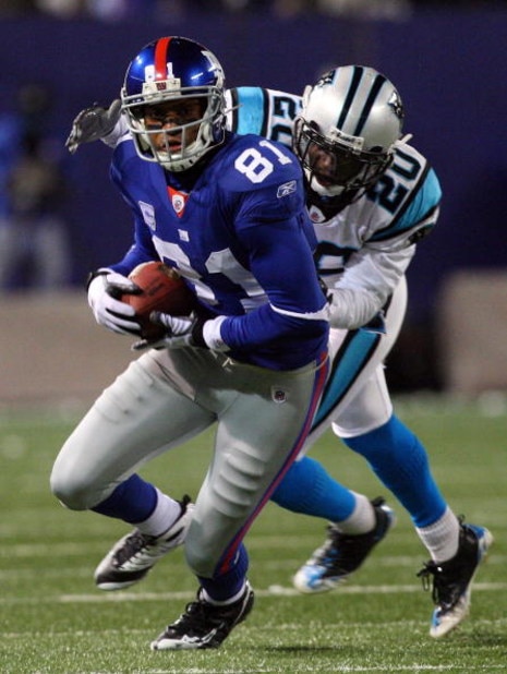 EAST RUTHERFORD, NJ - DECEMBER 21: Amani Toomer #81 of the New York Giants runs the ball after a reception against Chris Gamble #20 of the Carolina Panthers on December 21, 2008 at Giants Stadium in East Rutherford, New Jersey. (Photo by Jim McIsaac/Get EAST RUTHERFORD, NJ - DECEMBER 21: Amani Toomer #81 of the New York Giants runs the ball after a reception against Chris Gamble #20 of the Carolina Panthers on December 21, 2008 at Giants Stadium in East Rutherford, New Jersey. (Photo by Jim McIsaac/Get