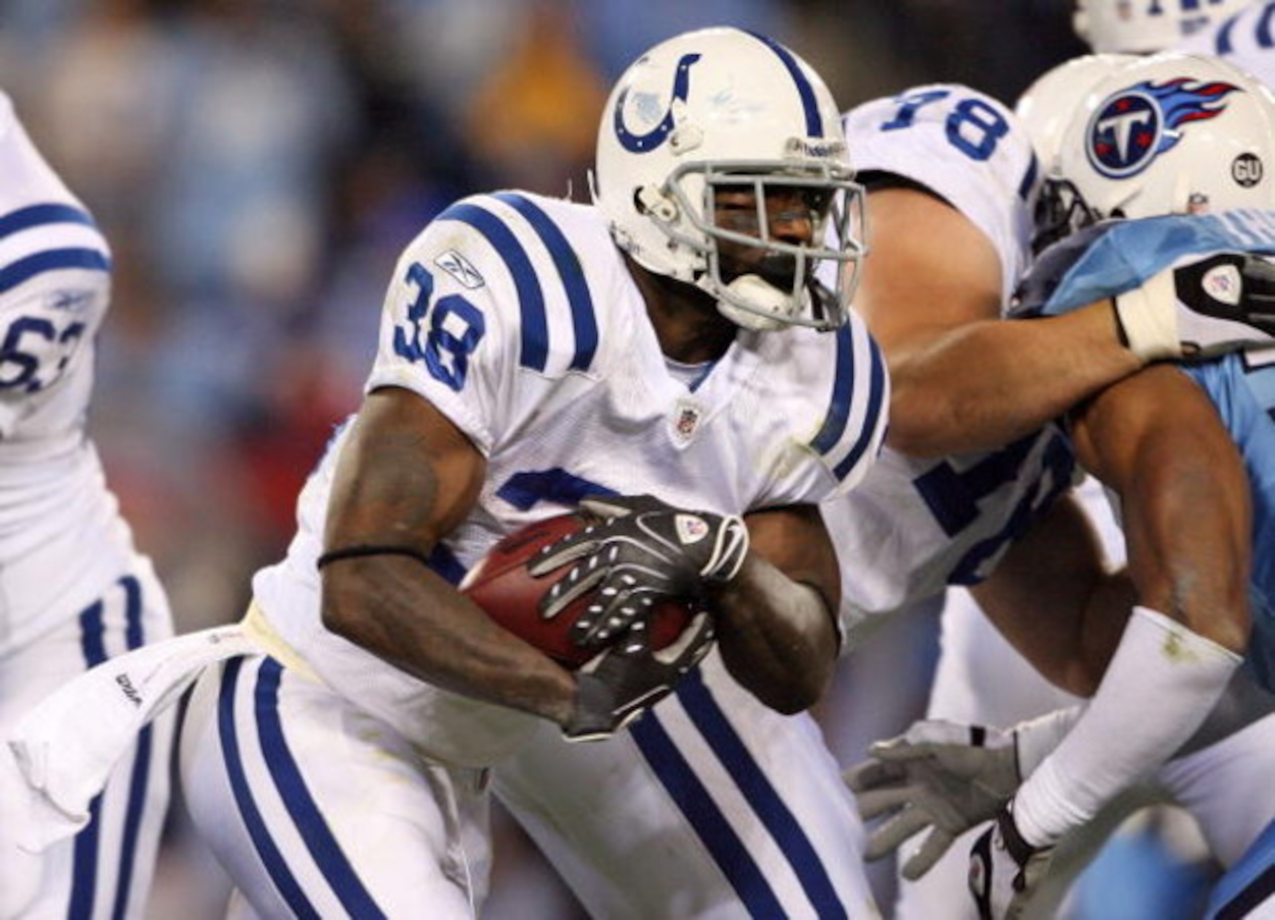 NASHVILLE, TN - OCTOBER 27:  Dominic Rhodes #38 of the Indianapolis Colts throws a pass during the NFL game against the Tennessee Titans at LP Field on October 27, 2008 in Nashville, Tennessee.  (Photo by Andy Lyons/Getty Images)