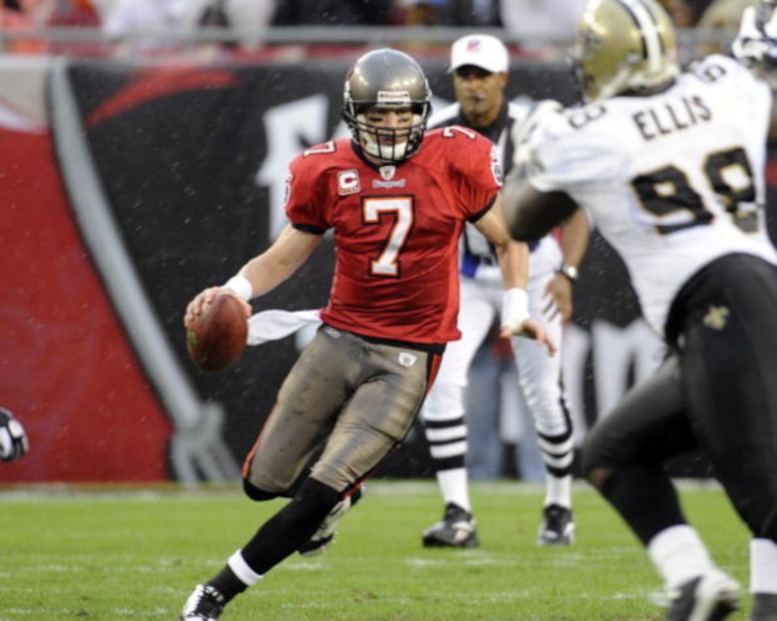 TAMPA, FL - NOVEMBER 30: Quarterback Jeff Garcia #7 of the Tampa Bay Buccaneers scrambles against the New Orleans Saints at Raymond James Stadium on November 30, 2008 in Tampa, Florida.  (Photo by Al Messerschmidt/Getty Images) 