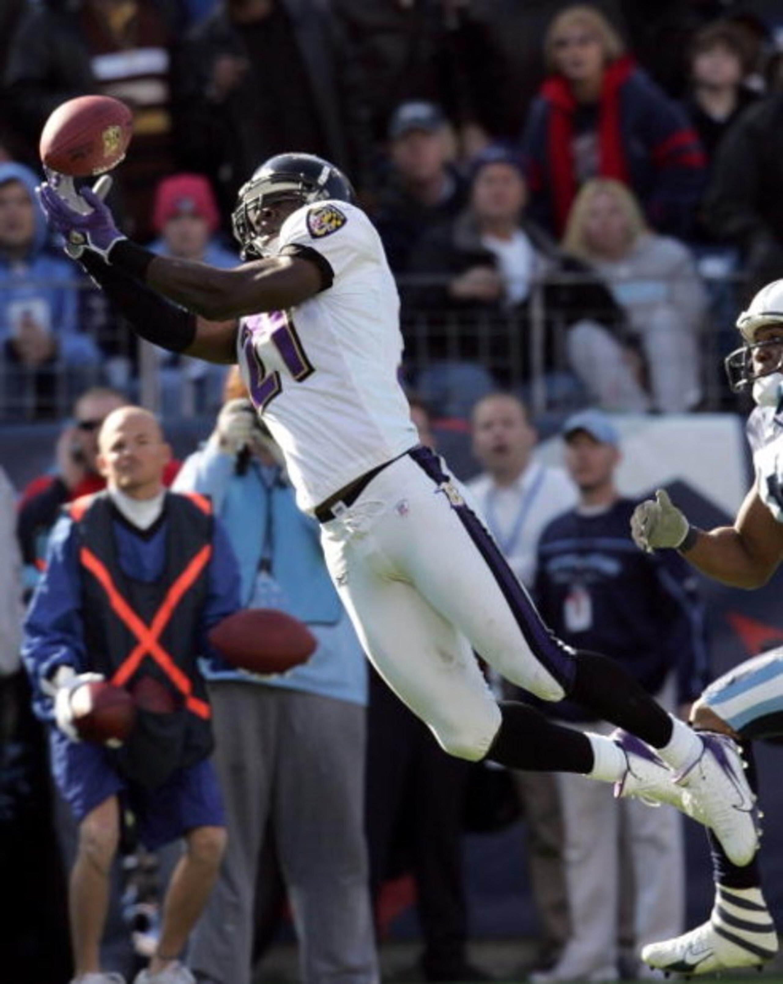 NASHVILLE, TN - NOVEMBER 12: Chris McAlister #21 of the Baltimore Ravens reaches for a pass during the NFL game against the Tennessee Titans on November 12, 2006 at LP Field in Nashville, Tennessee. (Photo by Andy Lyons/Getty Images)
