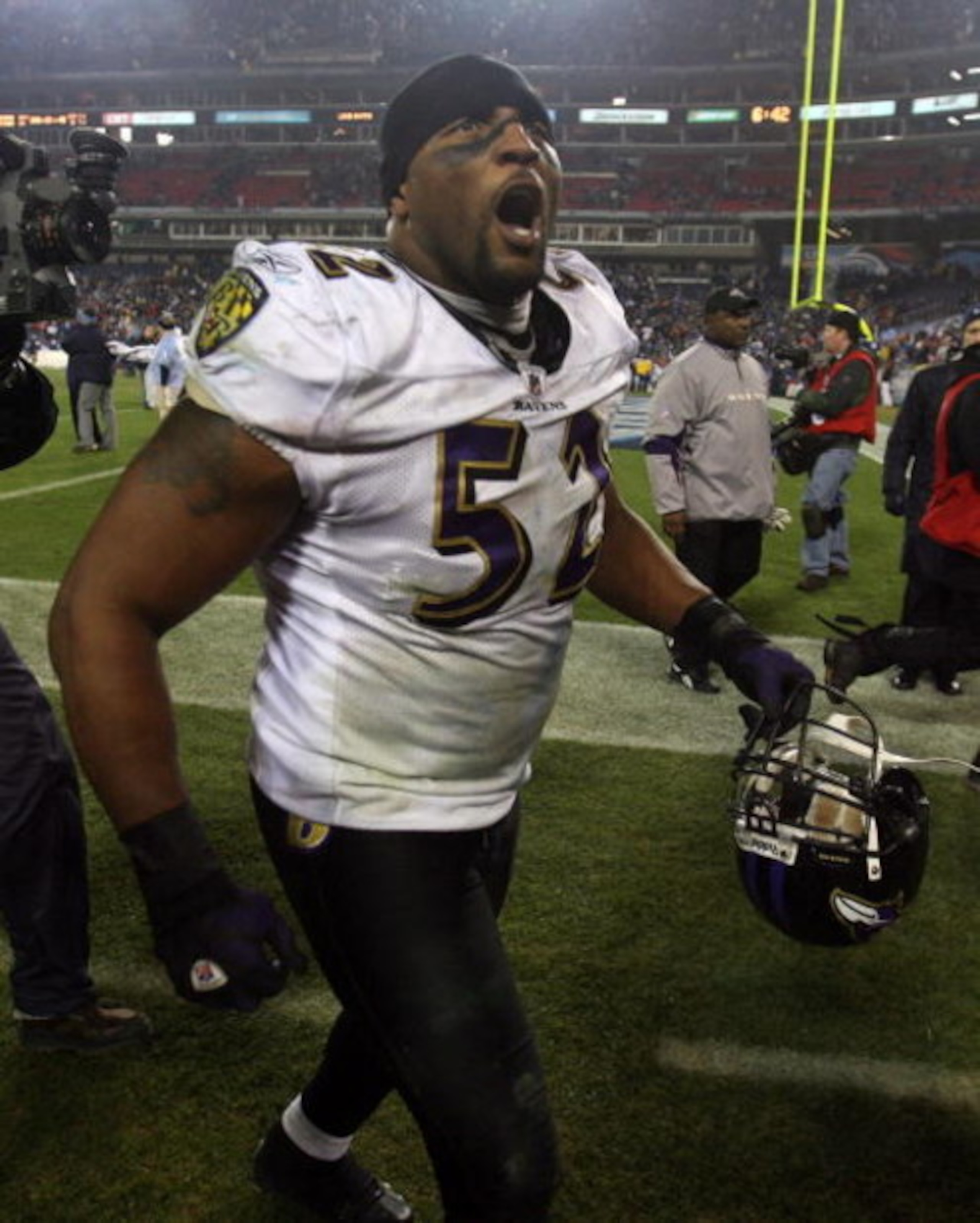 NASHVILLE, TN - JANUARY 10:  Linebacker Ray Lewis #52 of the Baltimore Ravens walks off the field after defeating the Tennessee Titans 13-10 during the AFC Divisional Playoff Game on January 10, 2009 at LP Field in Nashville, Tennessee.  (Photo by Andy Ly