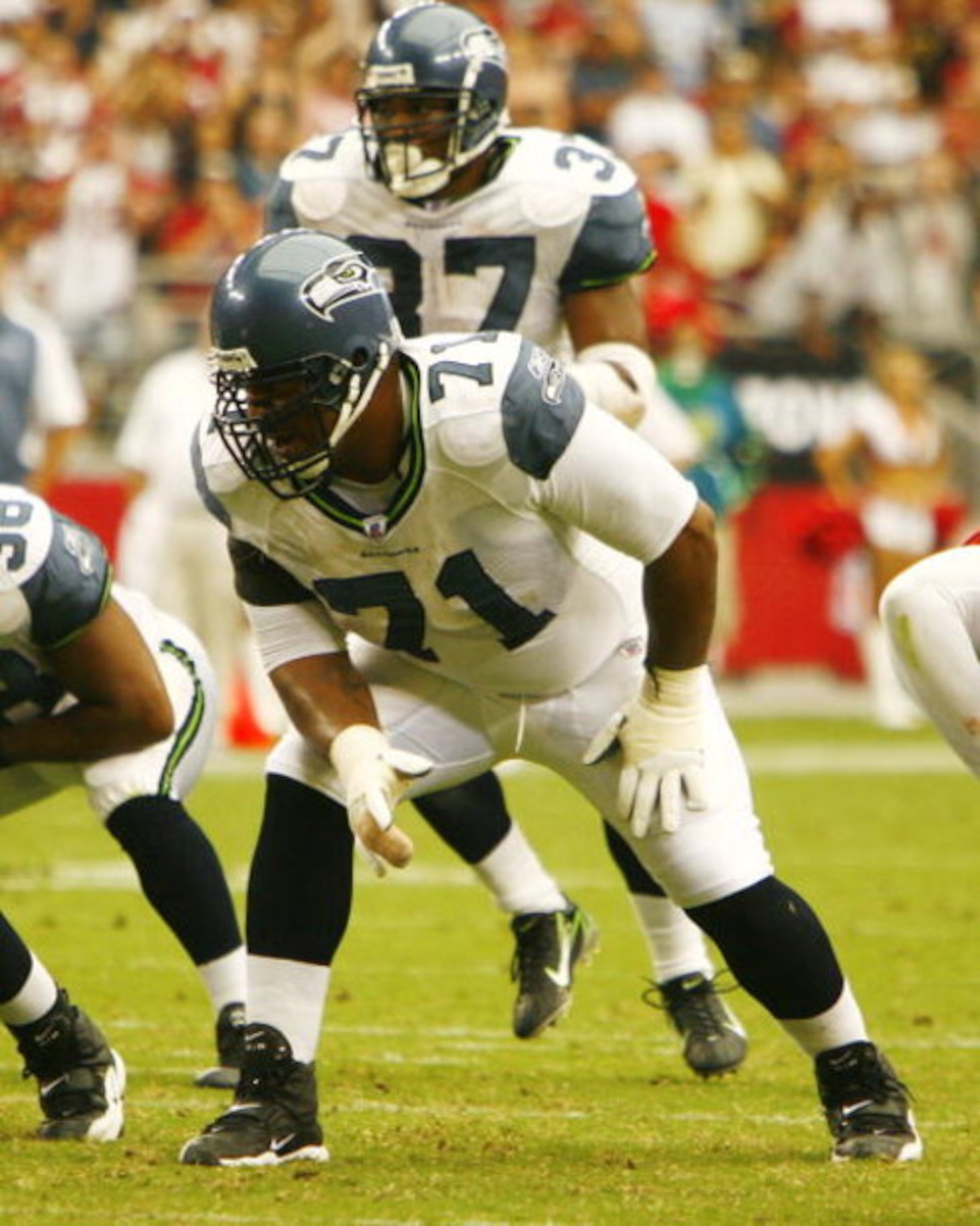 GLENDALE, AZ - SEPTEMBER 16:  Walter Jones #71 of the Seattle Seahawks gets set to block against the Arizona Cardinals at University of Phoenix Stadium on September 16, 2007 in Glendale, Arizona.  The Cardinals defeated the Seahawks 23-20. (Photo by Kevin