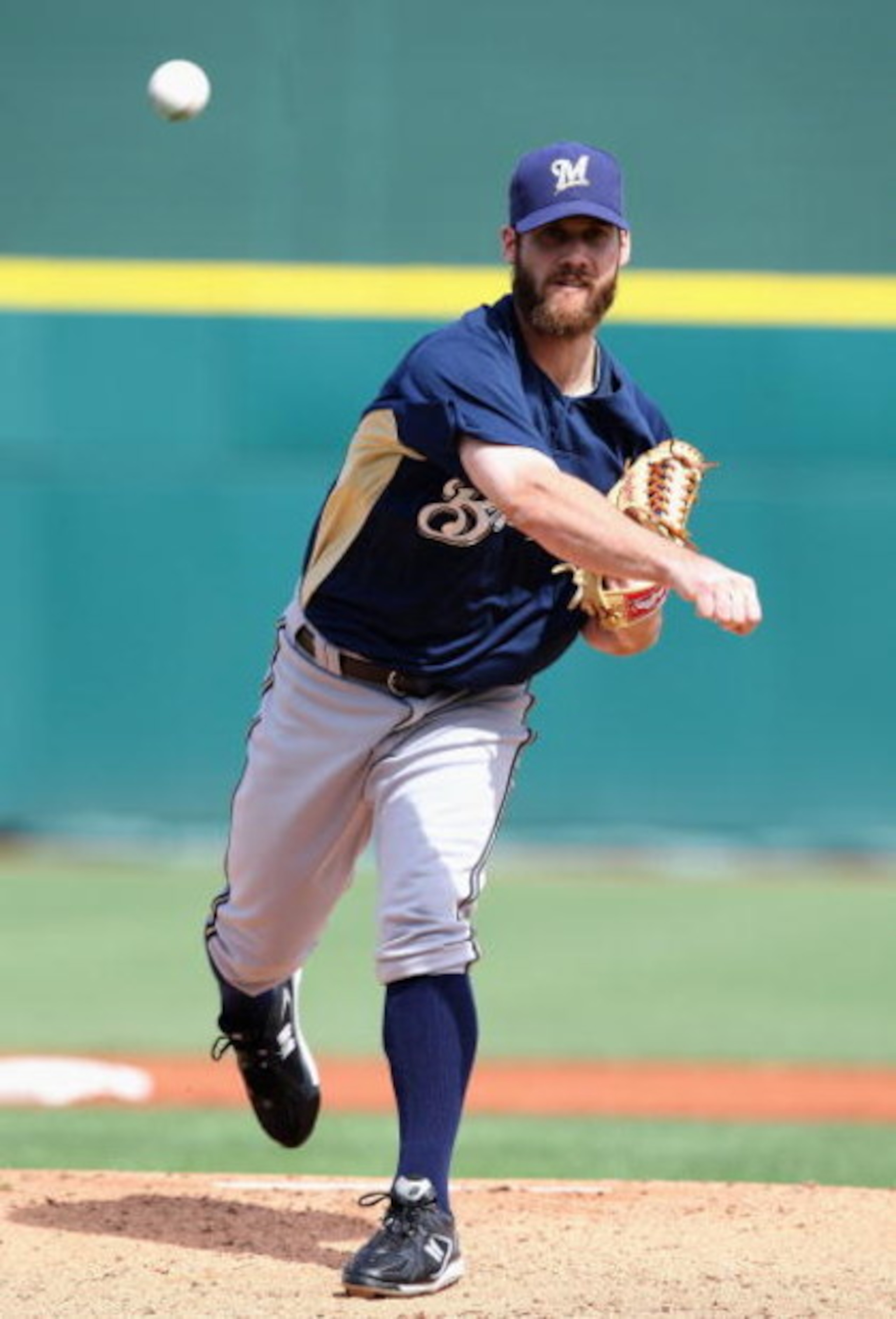 GOODYEAR , AZ - MARCH 06:  Starting pitcher Dave Bush #31 of the Milwaukee Brewers pitches against the Cleveland Indians during the spring training game at Goodyear Ballpark on March 6, 2009 in Goodyear, Arizona. The Brewers defeated the Indians 17-7.  (P