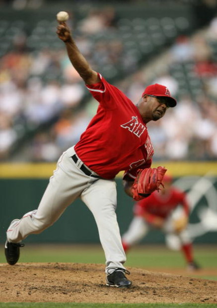 SEATTLE - MAY 15:  Starting pitcher Kelvim Escobar #45 of the Los Angeles Angels of Anahiem pitches against the Seattle Mariners on May 15, 2007 at Safeco Field in Seattle, Washington.  (Photo by Otto Greule Jr/Getty Images)