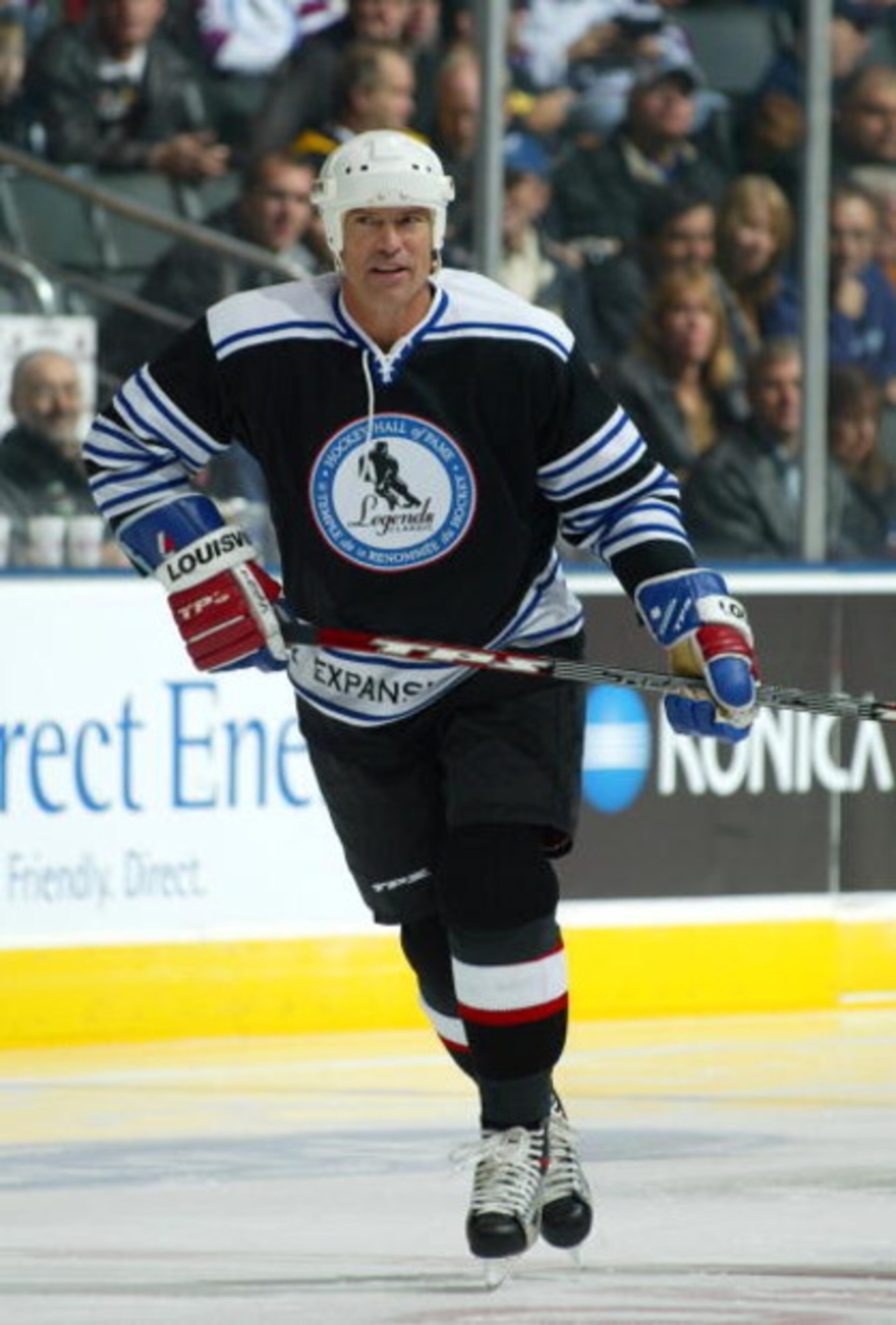 TORONTO, ON - NOVEMBER 11: Mark Messier skates for the Expansion Legends team during the Legends Classic Game on November 11, 2007 at the Air Canada Centre in Toronto, Ontario, Canada. (Photo by Bruce Bennett/Getty Images) TORONTO, ON - NOVEMBER 11: Mark Messier skates for the Expansion Legends team during the Legends Classic Game on November 11, 2007 at the Air Canada Centre in Toronto, Ontario, Canada. (Photo by Bruce Bennett/Getty Images)