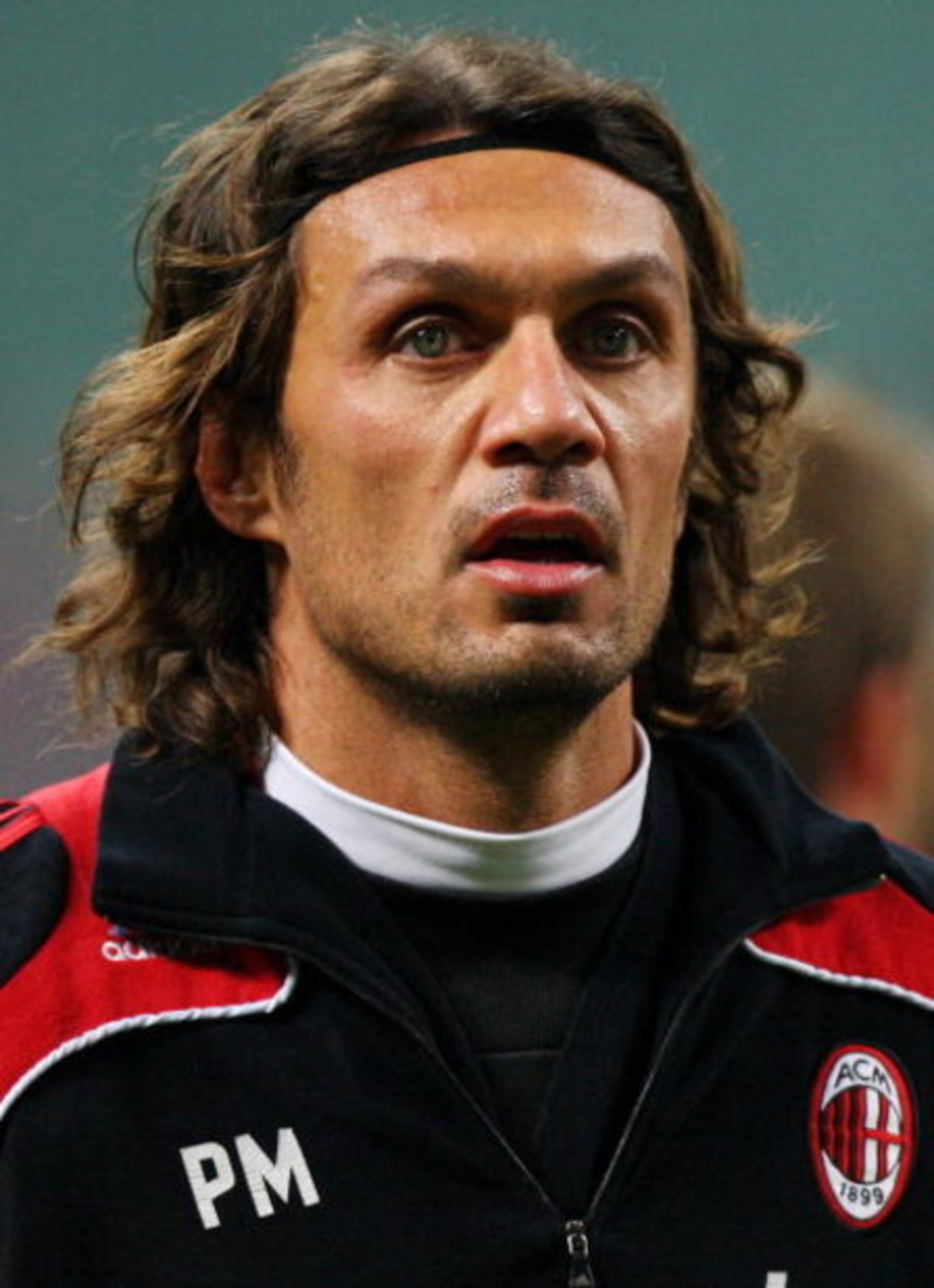 MILAN, ITALY - JANUARY 28: AC Milandefender Paolo Maldini warms up prior AC Milan v Genoa CFC held at San Siro Stadium on January 28, 2009 in Milan, Italy. (Photo by Vittorio Zunino Celotto/Getty Images) MILAN, ITALY - JANUARY 28: AC Milandefender Paolo Maldini warms up prior AC Milan v Genoa CFC held at San Siro Stadium on January 28, 2009 in Milan, Italy. (Photo by Vittorio Zunino Celotto/Getty Images)
