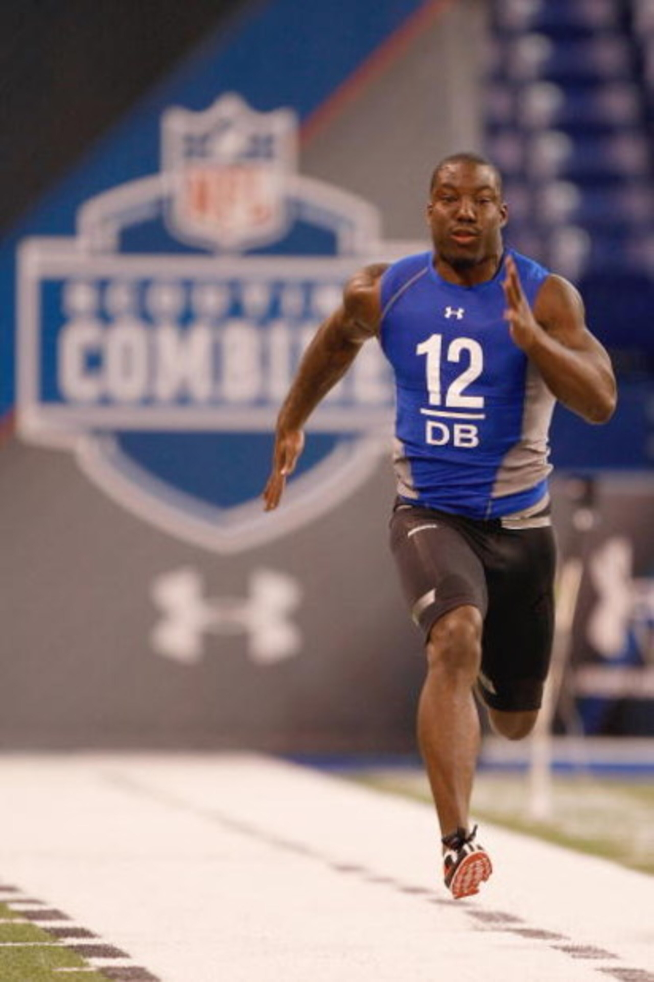 INDIANAPOLIS, IN - FEBRUARY 24: Defensive back Vontae Davis of Illinois runs the 40 yard dash during the NFL Scouting Combine presented by Under Armour at Lucas Oil Stadium on February 24, 2009 in Indianapolis, Indiana. (Photo by Scott Boehm/Getty Images INDIANAPOLIS, IN - FEBRUARY 24: Defensive back Vontae Davis of Illinois runs the 40 yard dash during the NFL Scouting Combine presented by Under Armour at Lucas Oil Stadium on February 24, 2009 in Indianapolis, Indiana. (Photo by Scott Boehm/Getty Images