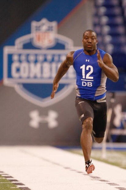 INDIANAPOLIS, IN - FEBRUARY 24:  Defensive back Vontae Davis of Illinois runs the 40 yard dash during the NFL Scouting Combine presented by Under Armour at Lucas Oil Stadium on February 24, 2009 in Indianapolis, Indiana. (Photo by Scott Boehm/Getty Images