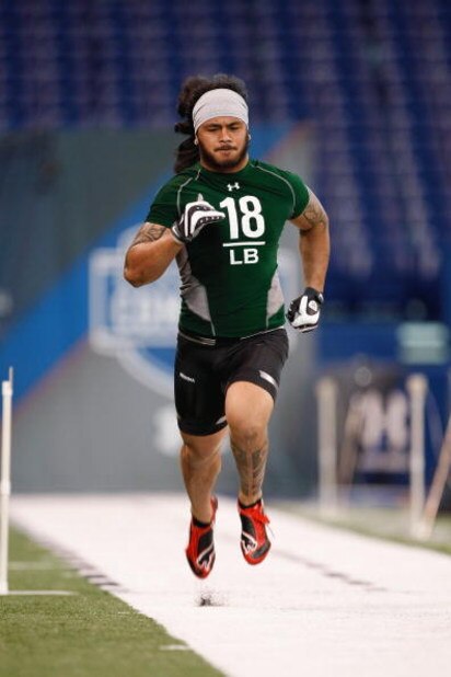 INDIANAPOLIS, IN - FEBRUARY 23:  Linebacker Rey Maualuga of USC runs the 40 yard dash during the NFL Scouting Combine presented by Under Armour at Lucas Oil Stadium on February 23, 2009 in Indianapolis, Indiana. (Photo by Scott Boehm/Getty Images)