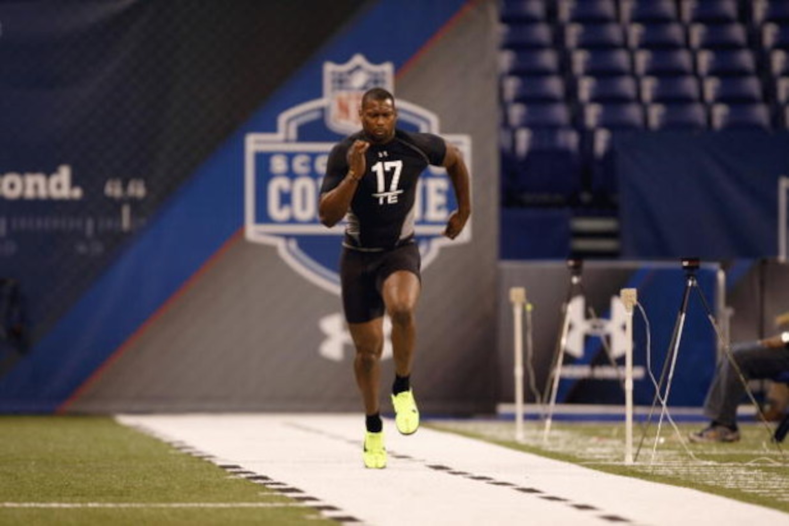 INDIANAPOLIS, IN - FEBRUARY 21: Tight end Brandon Pettigrew of Oklahoma State runs the 40 yard dash during the NFL Scouting Combine presented by Under Armour at Lucas Oil Stadium on February 21, 2009 in Indianapolis, Indiana. (Photo by Scott Boehm/Getty INDIANAPOLIS, IN - FEBRUARY 21: Tight end Brandon Pettigrew of Oklahoma State runs the 40 yard dash during the NFL Scouting Combine presented by Under Armour at Lucas Oil Stadium on February 21, 2009 in Indianapolis, Indiana. (Photo by Scott Boehm/Getty