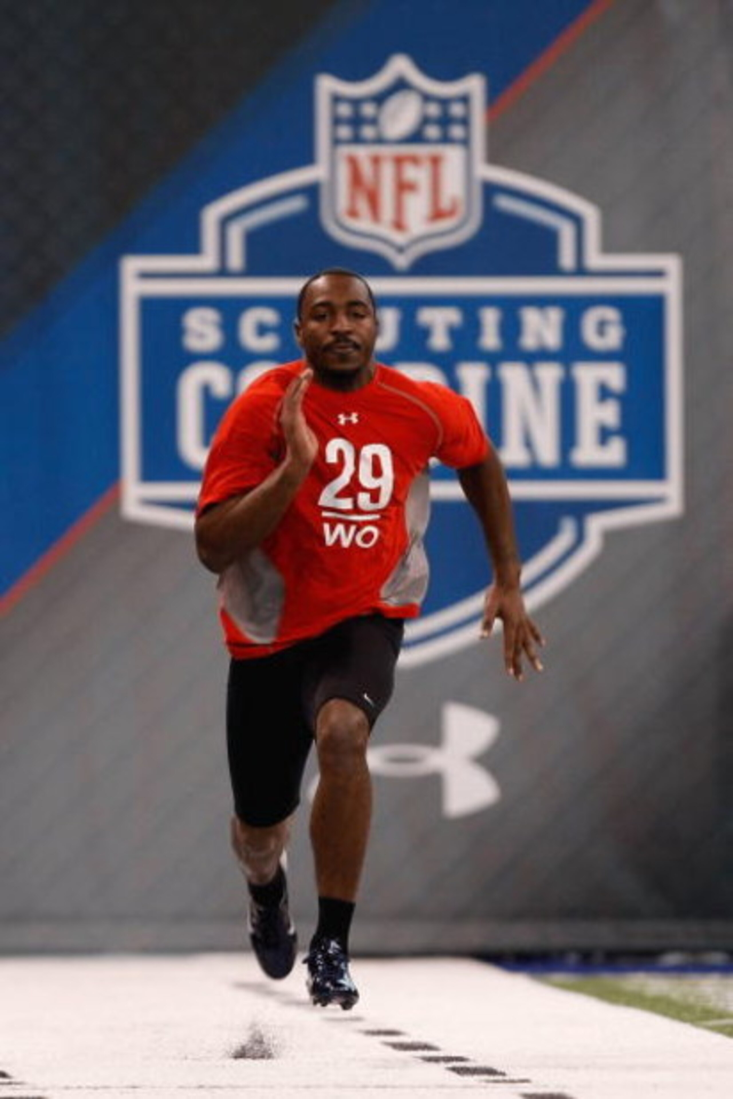 INDIANAPOLIS, IN - FEBRUARY 22: Wide receiver Hakeem Nicks of North Carolina runs the 40 yard dash during the NFL Scouting Combine presented by Under Armour at Lucas Oil Stadium on February 22, 2009 in Indianapolis, Indiana. (Photo by Scott Boehm/Getty I INDIANAPOLIS, IN - FEBRUARY 22: Wide receiver Hakeem Nicks of North Carolina runs the 40 yard dash during the NFL Scouting Combine presented by Under Armour at Lucas Oil Stadium on February 22, 2009 in Indianapolis, Indiana. (Photo by Scott Boehm/Getty I