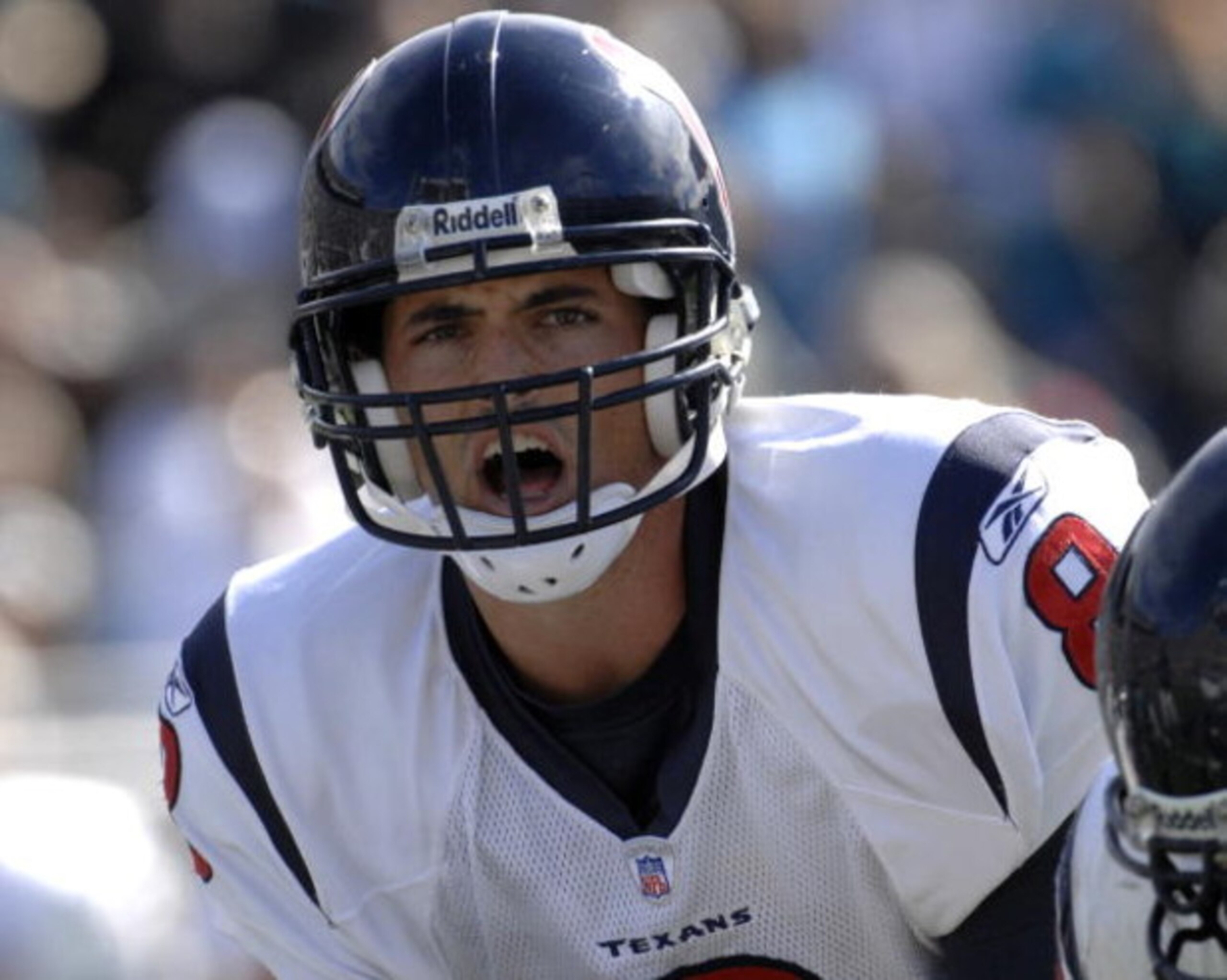 Houston Texans quarterback David Carr calls a play    against the Jacksonville Jaguars  Nov. 12, 2006 in Jacksonville.  The Texans won 13 - 10.  (Photo by Al Messerschmidt/Getty Images)