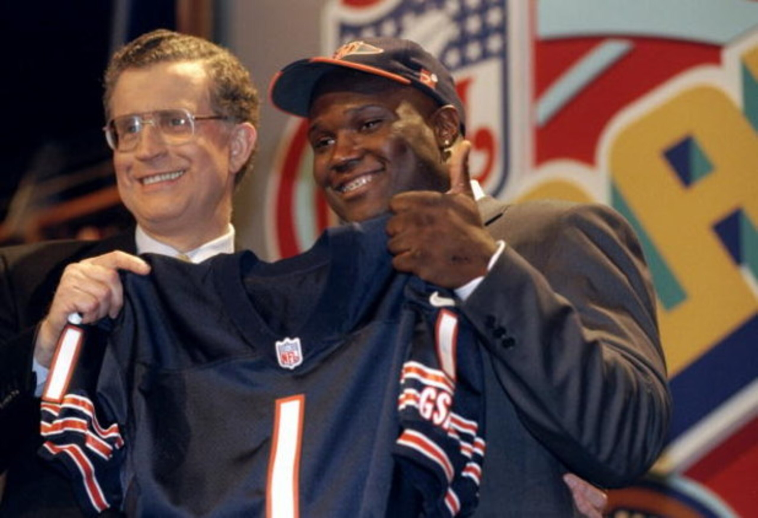 18 Apr 1998:  Fifth overall pick Curtis Enis shows off his jersey alongside NFL commissioner Paul Tagliabue after being selected by the Chicago Bears in the first round of the 1998 NFL Draft at Madison Square Garden in Manhattan, New York. Mandatory Credi