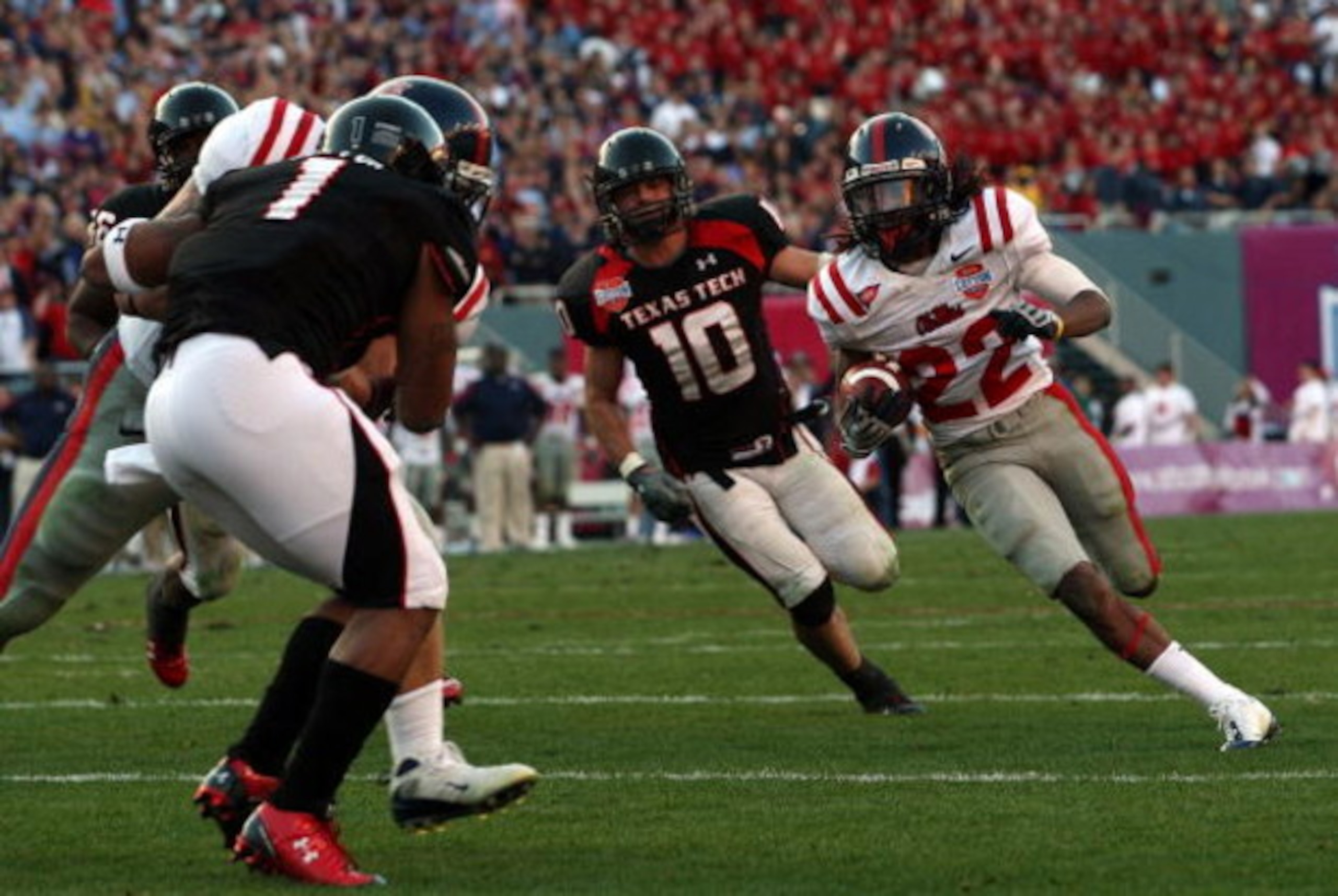 DALLAS - JANUARY 02:  Wide receiver Dexter McCluster #22 of the Mississippi Rebels runs for a touchdown against the Texas Tech Red Raiders in the fourth quarter during the AT&T Cotton Bowl on January 2, 2009 at the Cotton Bowl in Dallas, Texas.  (Photo by