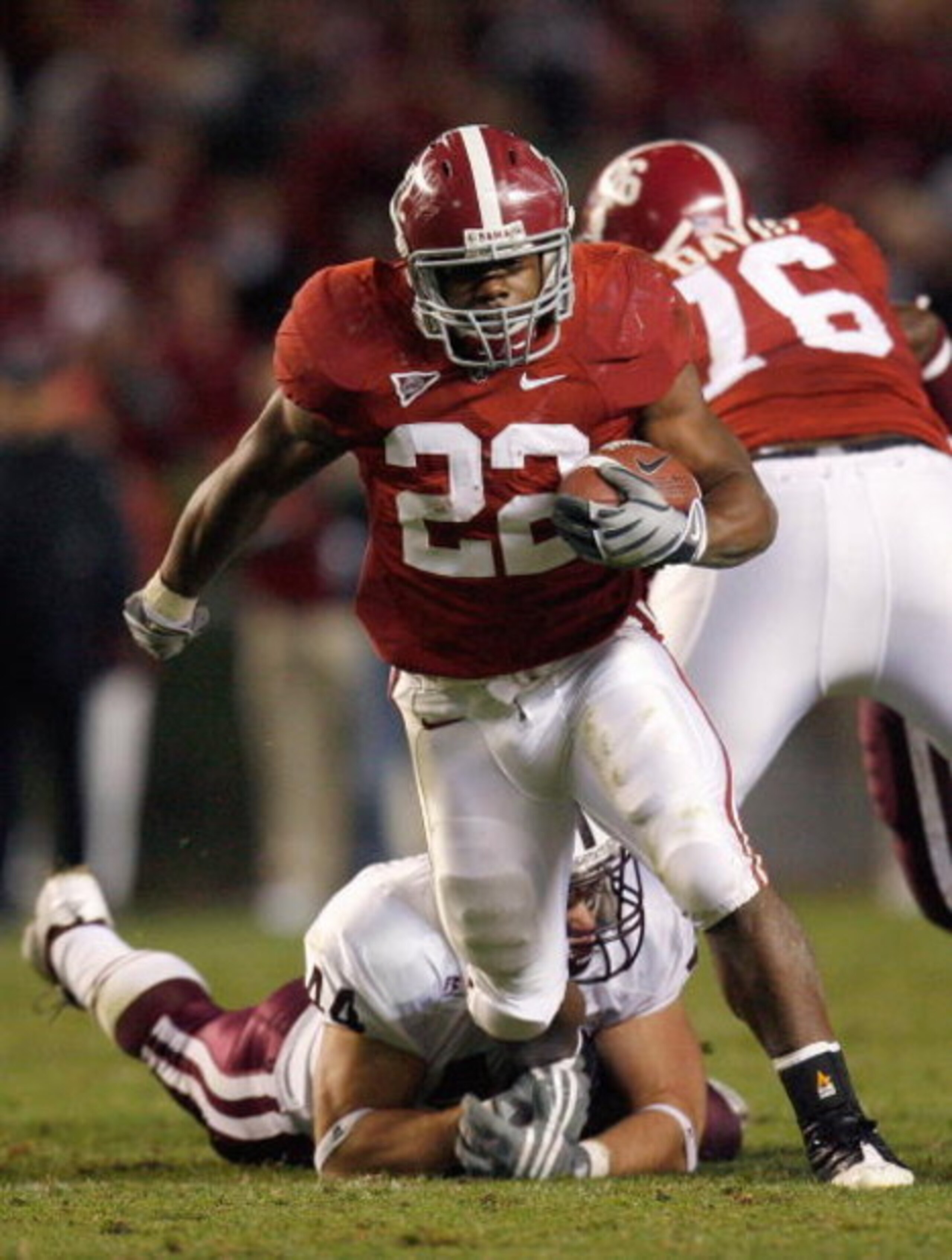 TUSCALOOSA, AL - NOVEMBER 15:  Mark Ingram #22 of the Alabama Crimson Tide carries the ball during the game against the Mississippi State Bulldogs at Bryant-Denny Stadium on November 15, 2008 in Tuscaloosa, Alabama.  (Photo by Kevin C. Cox/Getty Images)