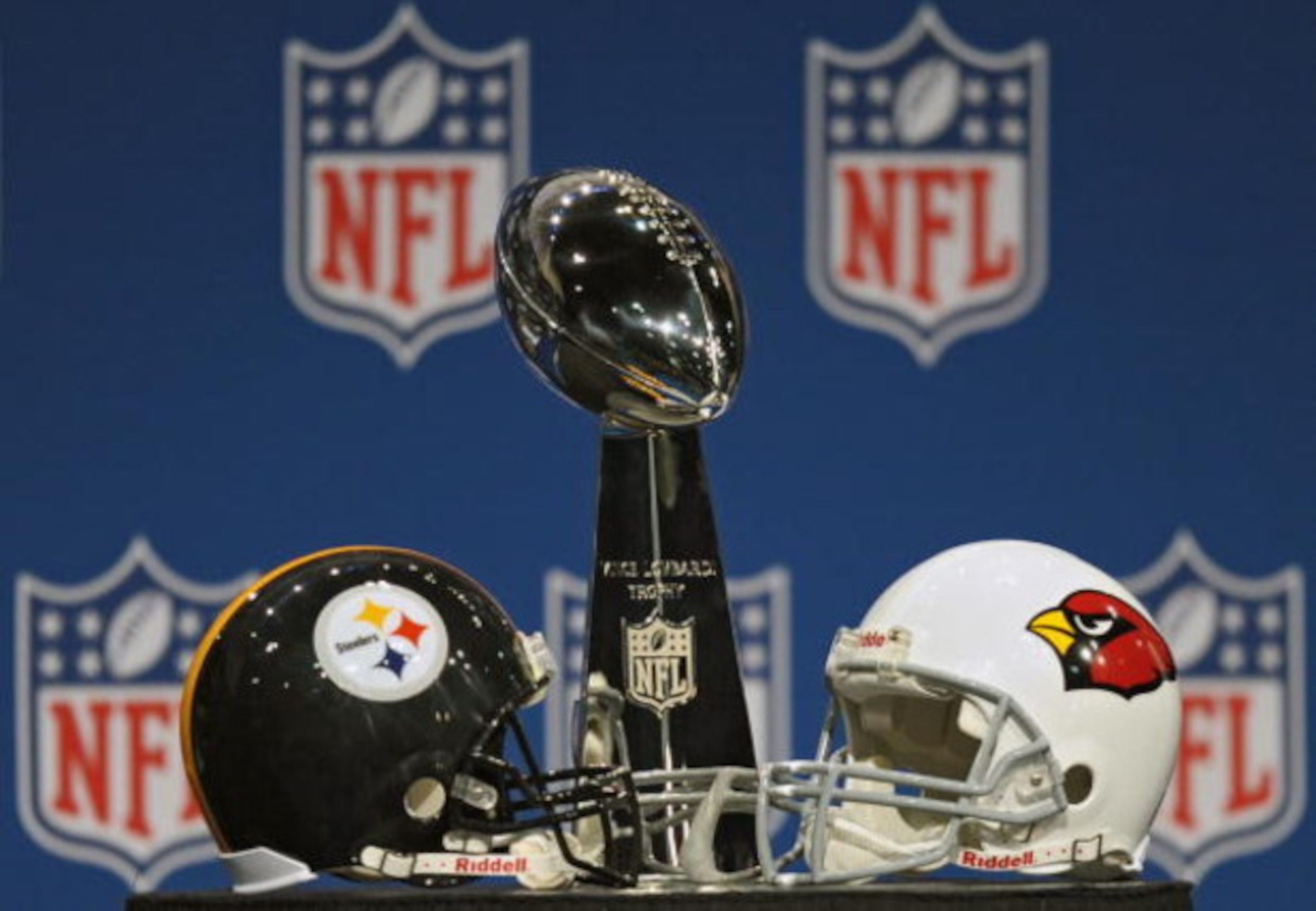 TAMPA, FL - JANUARY 30:The Vince Lombardi trophy is seen between a Pittsburgh Steelers helmet and an Arizona Cardinals helmet during NFL Commissioner Roger Goodell's news conference prior to Super Bowl XLIII on January 30, 2009 at Tampa Convention Center 