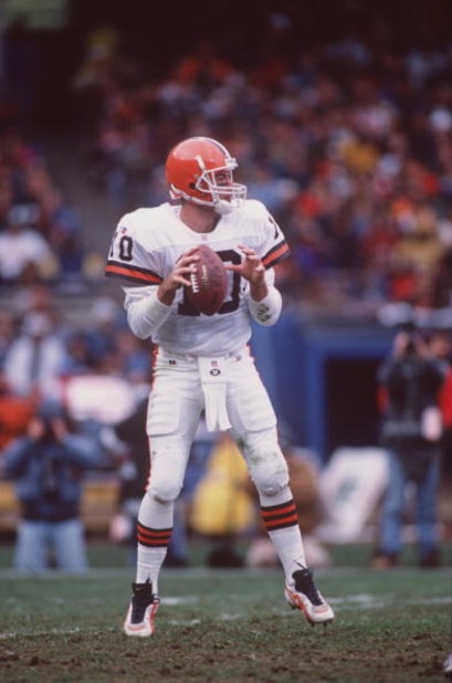 5 Nov 1995:  Quarterback Eric Zeier of the Cleveland Browns sets to throw during the Browns 37-10 loss to the Houston Oilers at Cleveland Stadium in Cleveland, Ohio.   Mandatory Credit: Rick Stewart/ALLSPORT