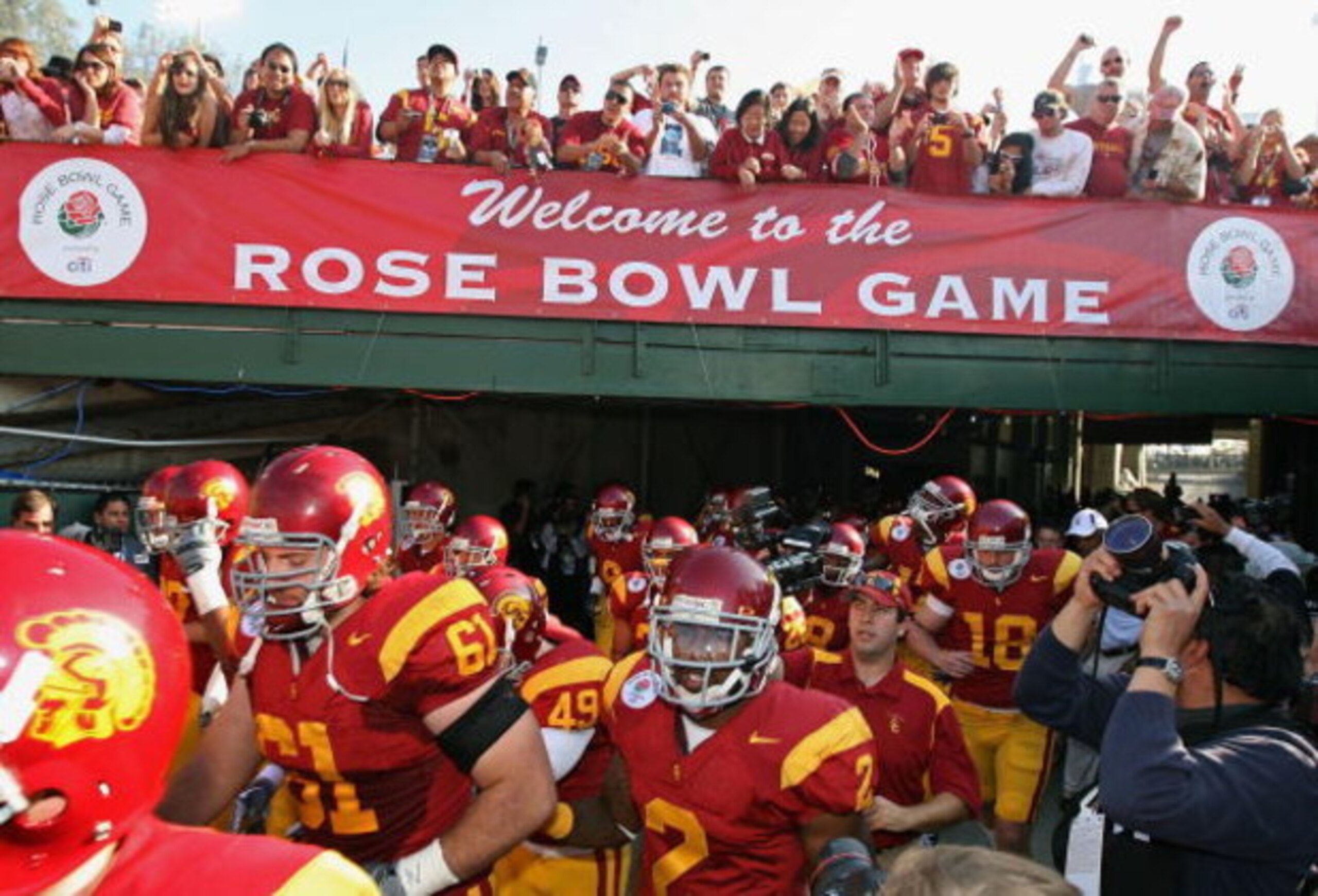 PASADENA, CA - JANUARY 01:  The USC Trojans run out onto the field before the 95th Rose Bowl Game presented by Citi against the Penn State Nittany Lions at the Rose Bowl on January 1, 2009 in Pasadena, California. The Trojans defeated the Nittany Lions 38