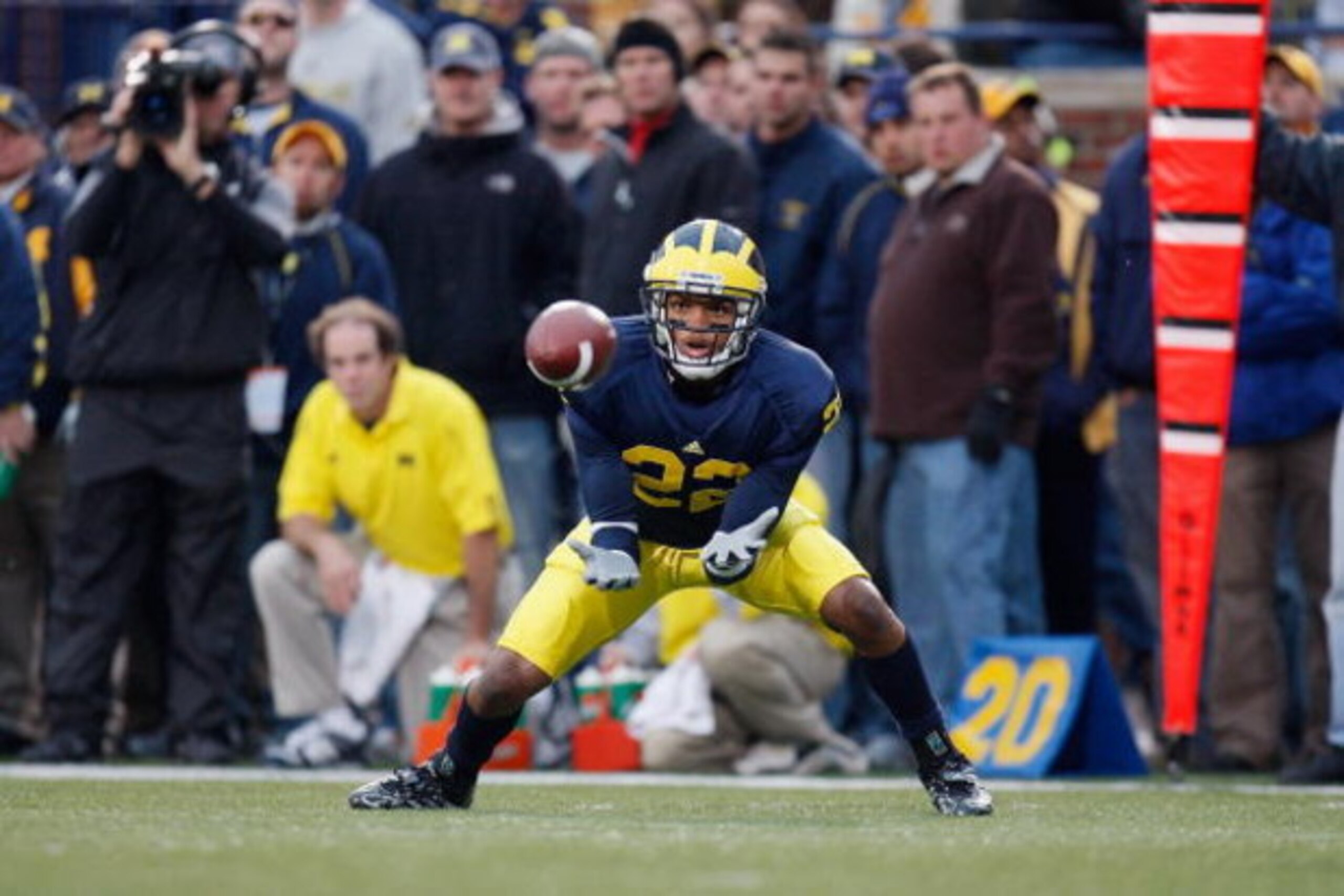 ANN ARBOR, MI - OCTOBER 25:  Bobby Centlivre #22 of the Michigan Wolverines catches the ball during the game against the Michigan State Spartans on October 25, 2008 at Michigan Stadium in Ann Arbor, Michigan. Michigan State won the game 35-21. (Photo by G