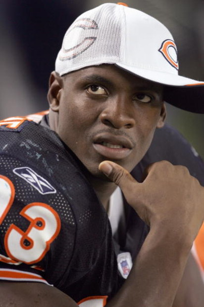 CHICAGO - AUGUST 18:  Adewale Ogunleye #93 of the Chicago Bears looks on from the sidelines during the game against the San Diego Chargers on August 18, 2006 at Soldier Field in Chicago, Illinois.  (Photo by Jonathan Daniel/Getty Images)