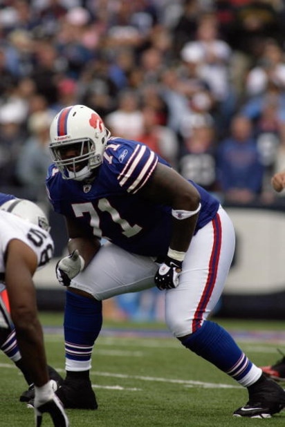 ORCHARD PARK, NY - SEPTEMBER 21:  Jason Peters #71 of the Buffalo Bills blocks during the game against the Oakland Raiders on September 21, 2008 at Ralph Wilson Stadium in Orchard Park, New York. (Photo by Rick Stewart/Getty Images)