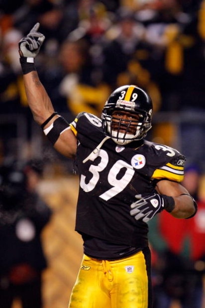 PITTSBURGH - JANUARY 11:  Willie Parker #39 of the Pittsburgh Steelers celebrates after he scored a 16-yard rushing touchdown in the fourth quarter against the San Diego Chargers during their AFC Divisional Playoff Game on January 11, 2009 at Heinz Field 