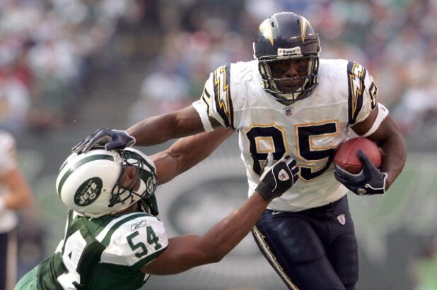 EAST RUTHERFORD, NJ - NOVEMBER 6:  Antonio Gates #85 of the San Diego Chargers pushes off Victor Hobson #54 of the New York Jets on November 6, 2005 at Giants Stadium in East Rutherford, New Jersey.  (Photo by Nick Laham/Getty Images) 