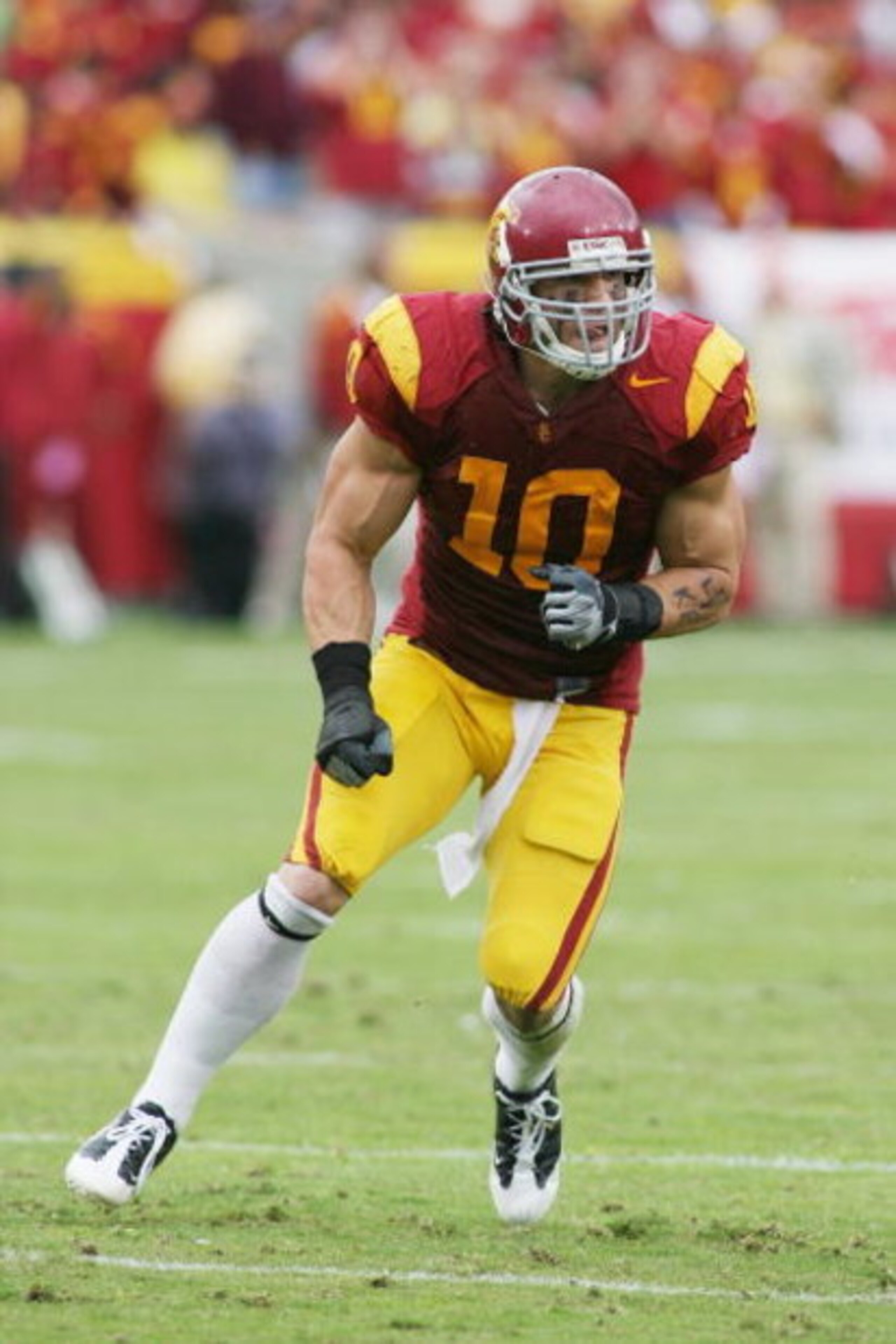 LOS ANGELES - NOVEMBER 1: Brian Cushing #10 of the USC Trojans rushes against the Washington Huskies on November 1, 2008 at the Los Angeles Memorial Coliseum in Los Angeles, California. USC won 56-0. (Photo by Jeff Golden/Getty Images) LOS ANGELES - NOVEMBER 1: Brian Cushing #10 of the USC Trojans rushes against the Washington Huskies on November 1, 2008 at the Los Angeles Memorial Coliseum in Los Angeles, California. USC won 56-0. (Photo by Jeff Golden/Getty Images)