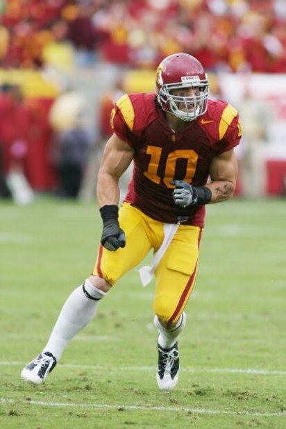 LOS ANGELES - NOVEMBER 1:  Brian Cushing #10 of the USC Trojans rushes against the Washington Huskies on November 1, 2008 at the Los Angeles Memorial Coliseum in Los Angeles, California.  USC won 56-0.  (Photo by Jeff Golden/Getty Images)