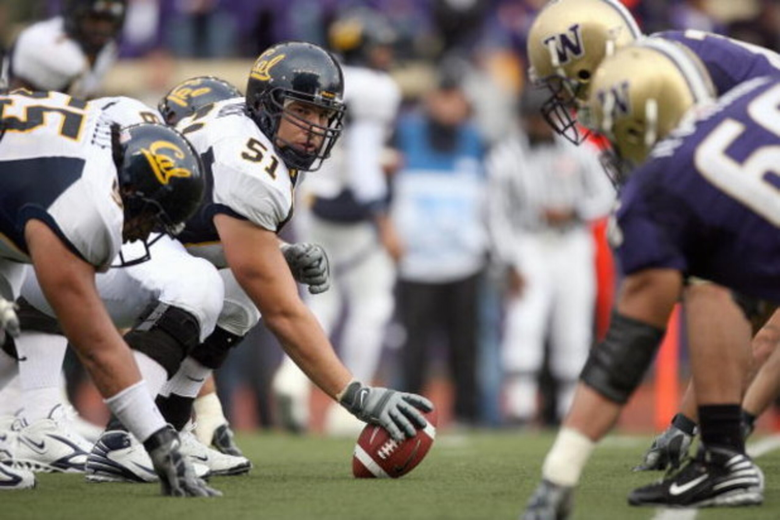 SEATTLE - NOVEMBER 17: Center Alex Mack #51 of the California Golden Bears hikes the ball during the game against the Washington Huskies at Husky Stadium November 17, 2007 in Seattle, Washington. (Photo by Otto Greule Jr/Getty Images) SEATTLE - NOVEMBER 17: Center Alex Mack #51 of the California Golden Bears hikes the ball during the game against the Washington Huskies at Husky Stadium November 17, 2007 in Seattle, Washington. (Photo by Otto Greule Jr/Getty Images)