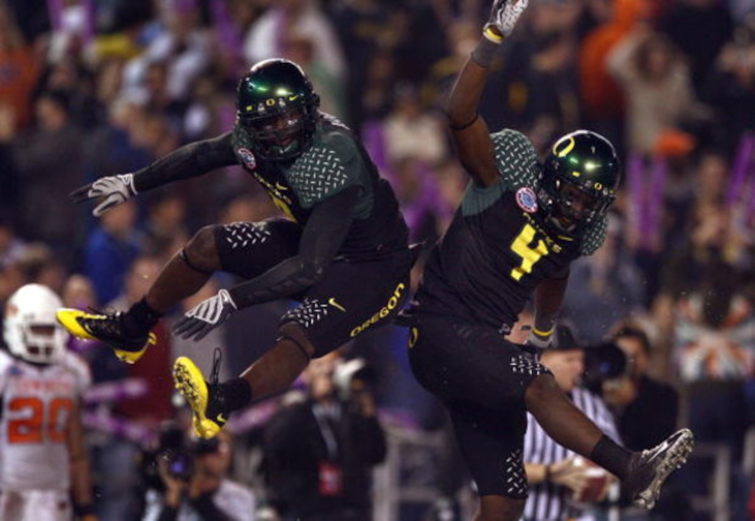SAN DIEGO, CA - DECEMBER 30:   Runningback LeGarrette Blount #9 of the University of Oregon Ducks celebrates his touchdown with teammate Jaison Williams #4 during his team's 42-31 win over the Oklahoma State University Cowboys in the Pacific Life Holiday 