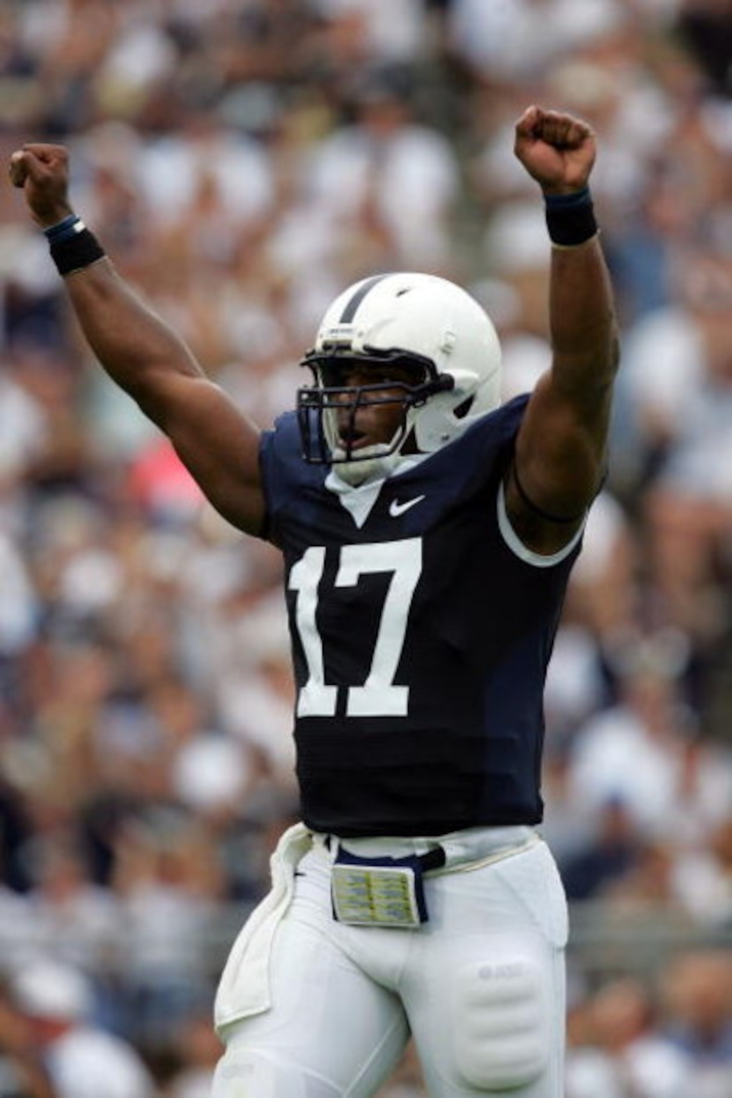 STATE COLLEGE, PA - SEPTEMBER 06:  Quarterback Daryll Clark #17 of the Penn State Nittany Lions during play against the Oregon State Beavers at Beaver Stadium on September 6, 2008 in State College, Pennsylvania.  (Photo by Ronald Martinez/Getty Images)