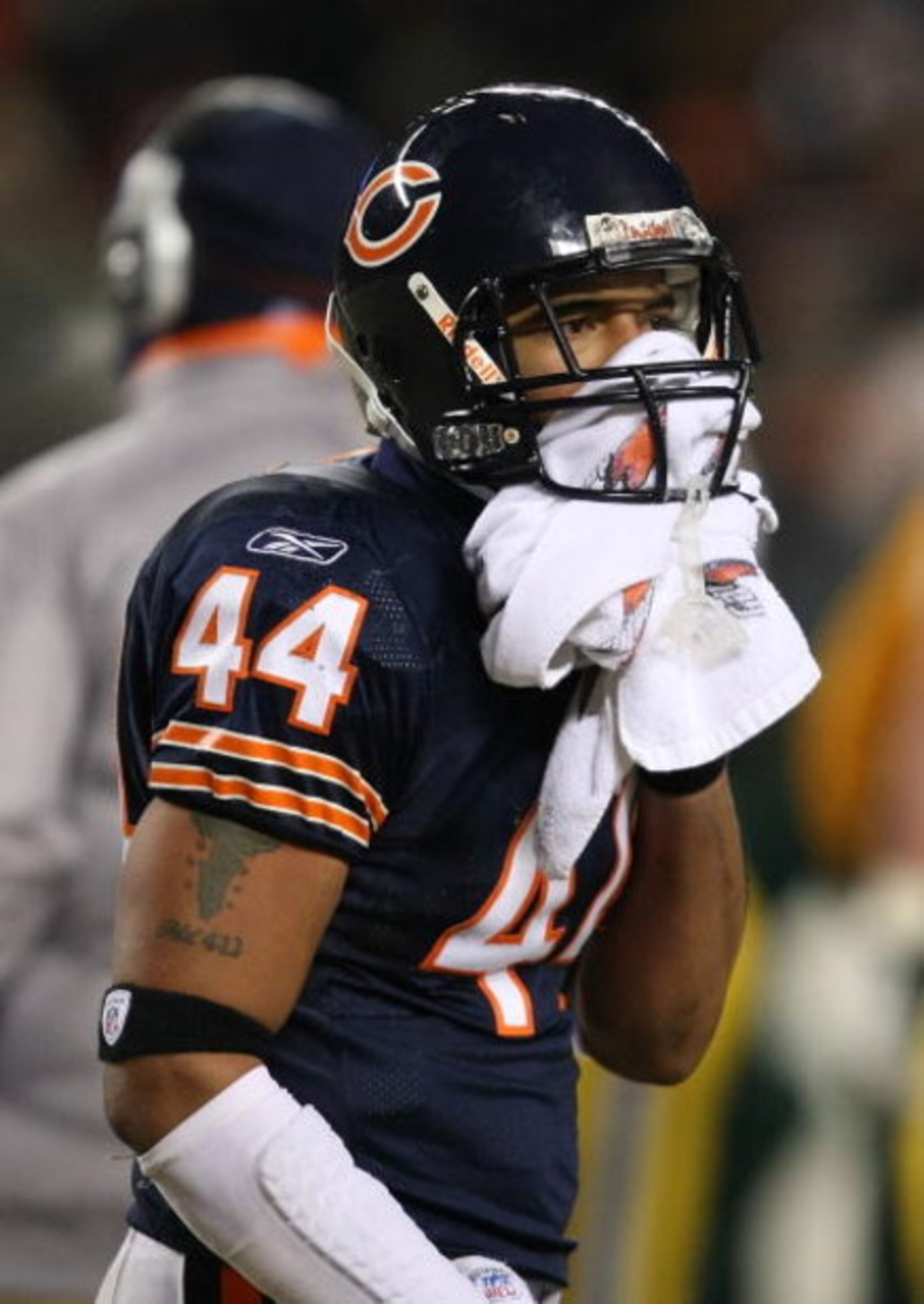 CHICAGO - DECEMBER 22: Kevin Payne #44 of the Chicago Bears tries to keep his face warm during a time-out against the Green Bay Packers on December 22, 2008 at Soldier Field in Chicago, Illinois. (Photo by Jonathan Daniel/Getty Images)