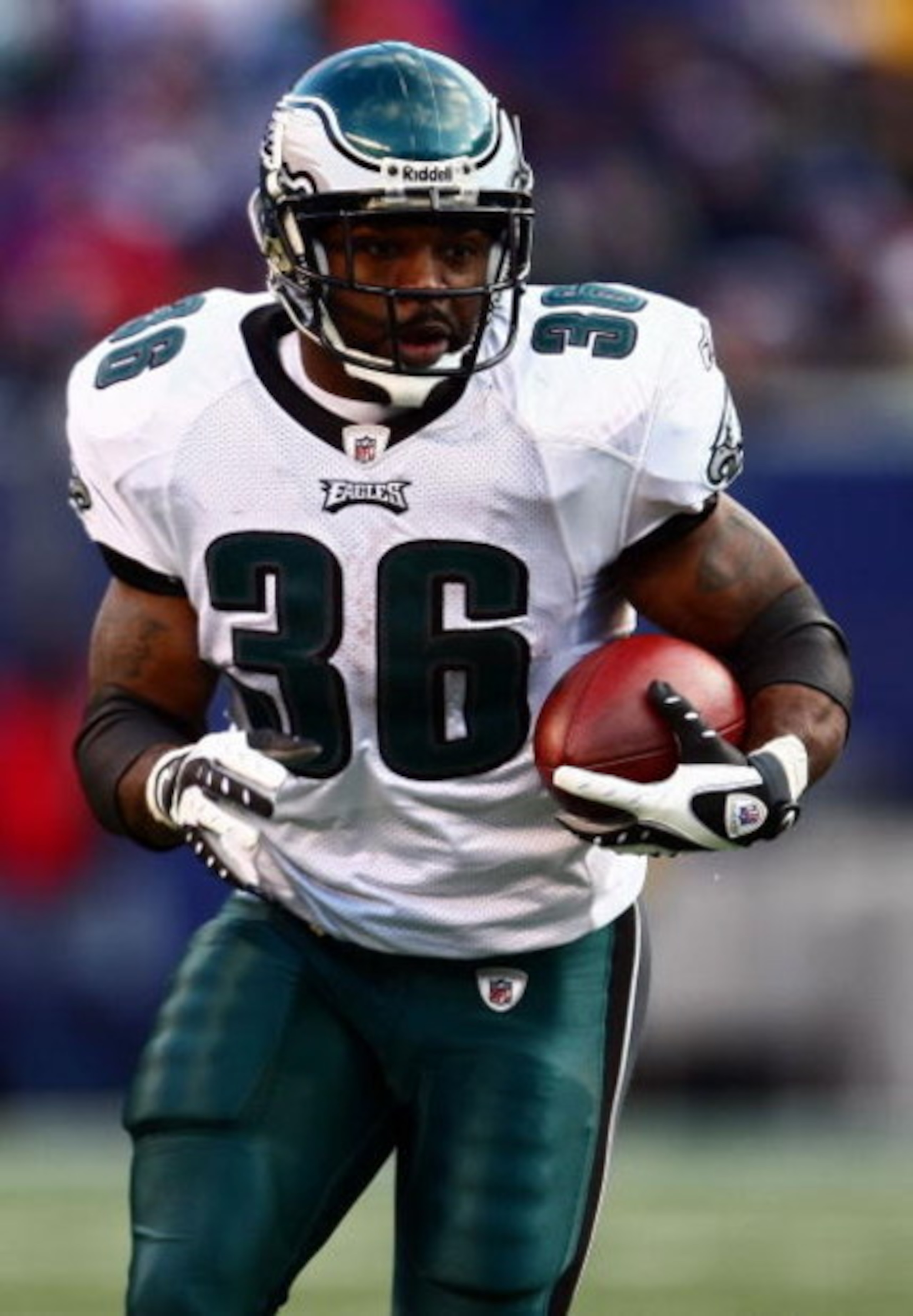 EAST RUTHERFORD, NJ - JANUARY 11:  Brian Westbrook #36 of the Philadelphia Eagles runs the ball against the New York Giants during the NFC Divisional Playoff Game on January 11, 2009 at Giants Stadium in East Rutherford, New Jersey.  (Photo by Chris McGra