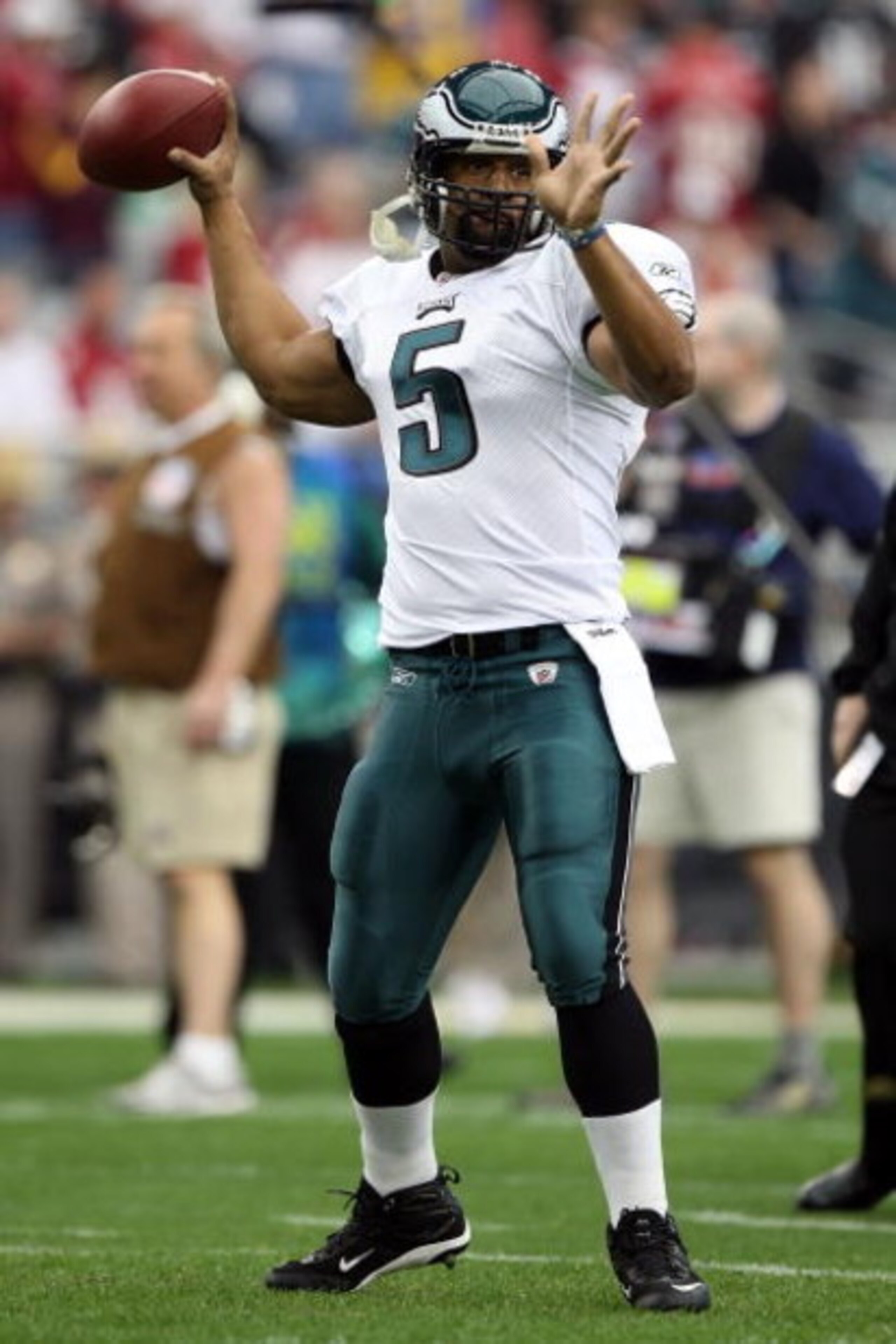GLENDALE, AZ - JANUARY 18:  Quarterback Donovan McNabb of the Philadelphia Eagles warms up prior to the NFC championship game against the Arizona Cardinals on January 18, 2009 at University of Phoenix Stadium in Glendale, Arizona.  (Photo by Jed Jacobsohn
