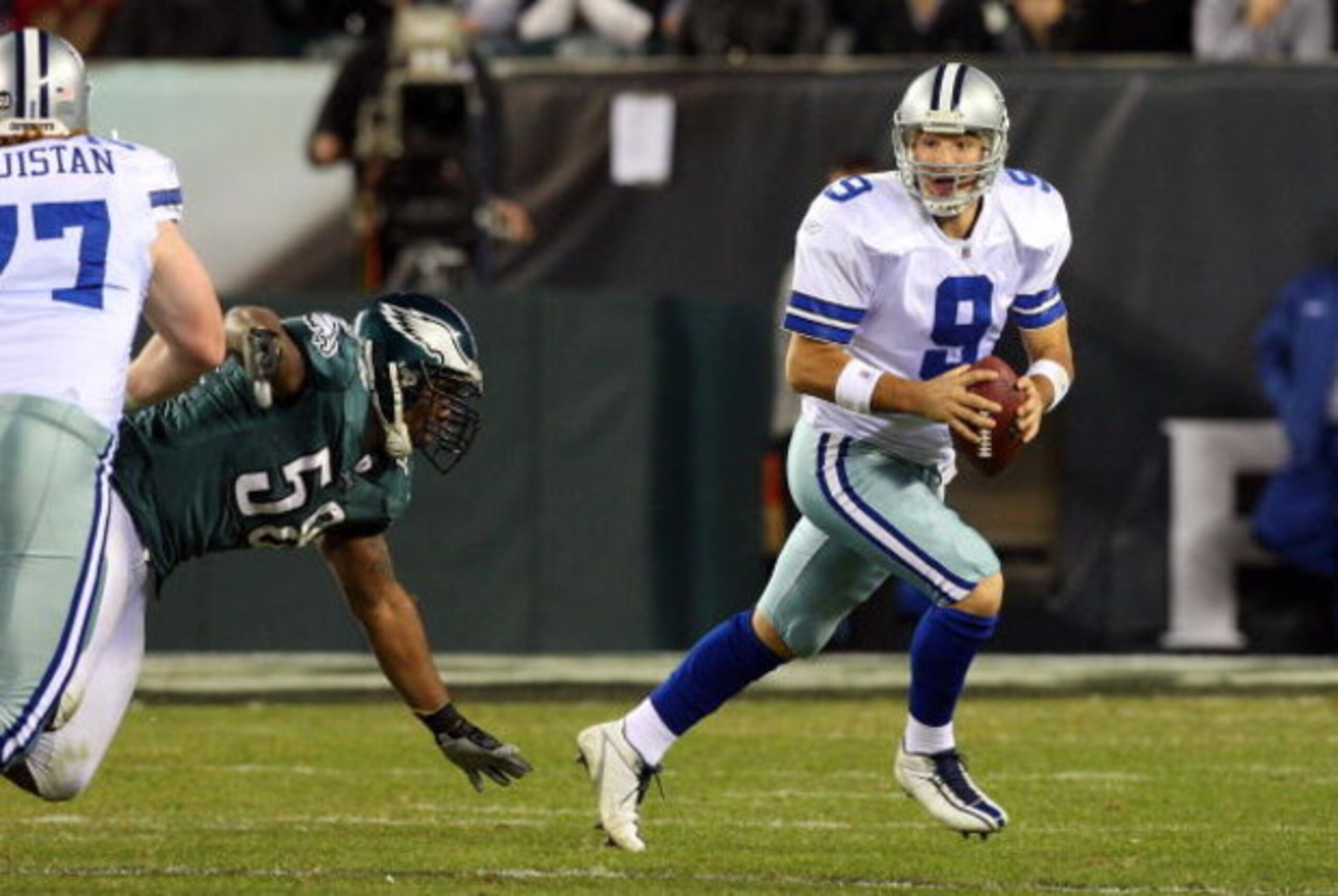 PHILADELPHIA - DECEMBER 28:  Tony Romo #9 of the Dallas Cowboys scrambles against the Philadelphia Eagles on December 28, 2008 at Lincoln Financial Field in Philadelphia, Pennsylvania.  (Photo by Jim McIsaac/Getty Images)