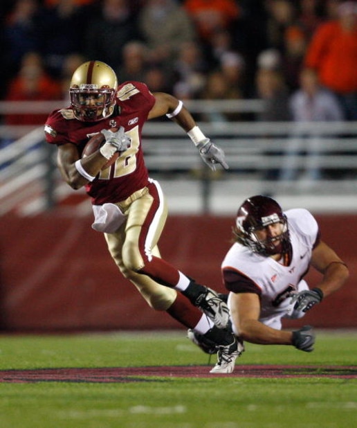 CHESTNUT HILL, MA - OCTOBER 18:  Rich Gunnell #18 of the Boston College Eagles runs a punt return for a touchdown against the Virginia Tech Hokies on October 18, 2008 at Alumni Stadium in Chestnut Hill, Massachusetts.  (Photo by Jim Rogash/Getty Images)