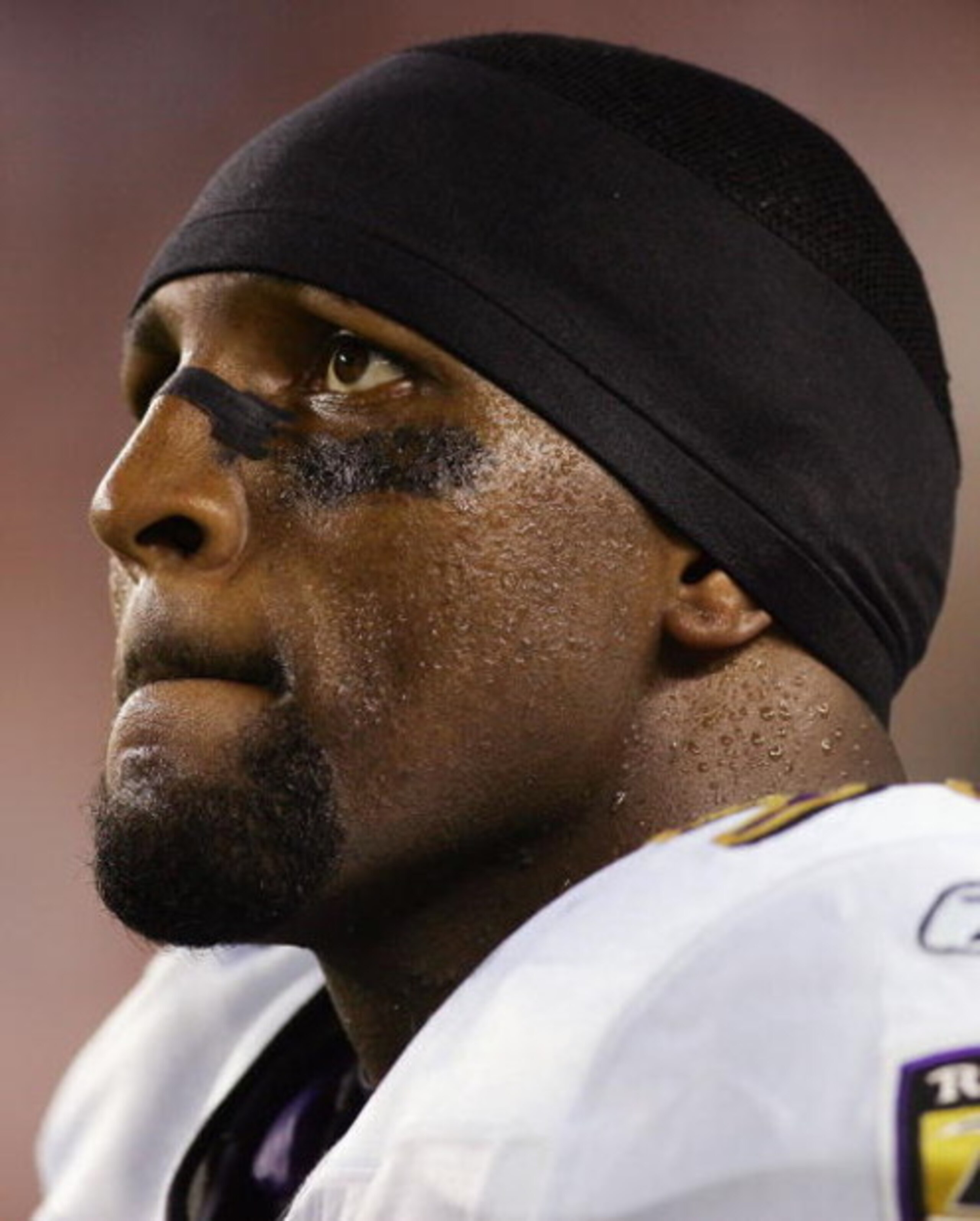 CINCINNATI - SEPTEMBER 10: Ray Lewis #52 of the Baltimore Ravens looks on against the Cincinnati Bengals during their season opening game on September 10, 2007 at Paul Brown Stadium in Cincinnati, Ohio. The Bengals defeated the Ravens 27-20. (Photo by Ji CINCINNATI - SEPTEMBER 10: Ray Lewis #52 of the Baltimore Ravens looks on against the Cincinnati Bengals during their season opening game on September 10, 2007 at Paul Brown Stadium in Cincinnati, Ohio. The Bengals defeated the Ravens 27-20. (Photo by Ji