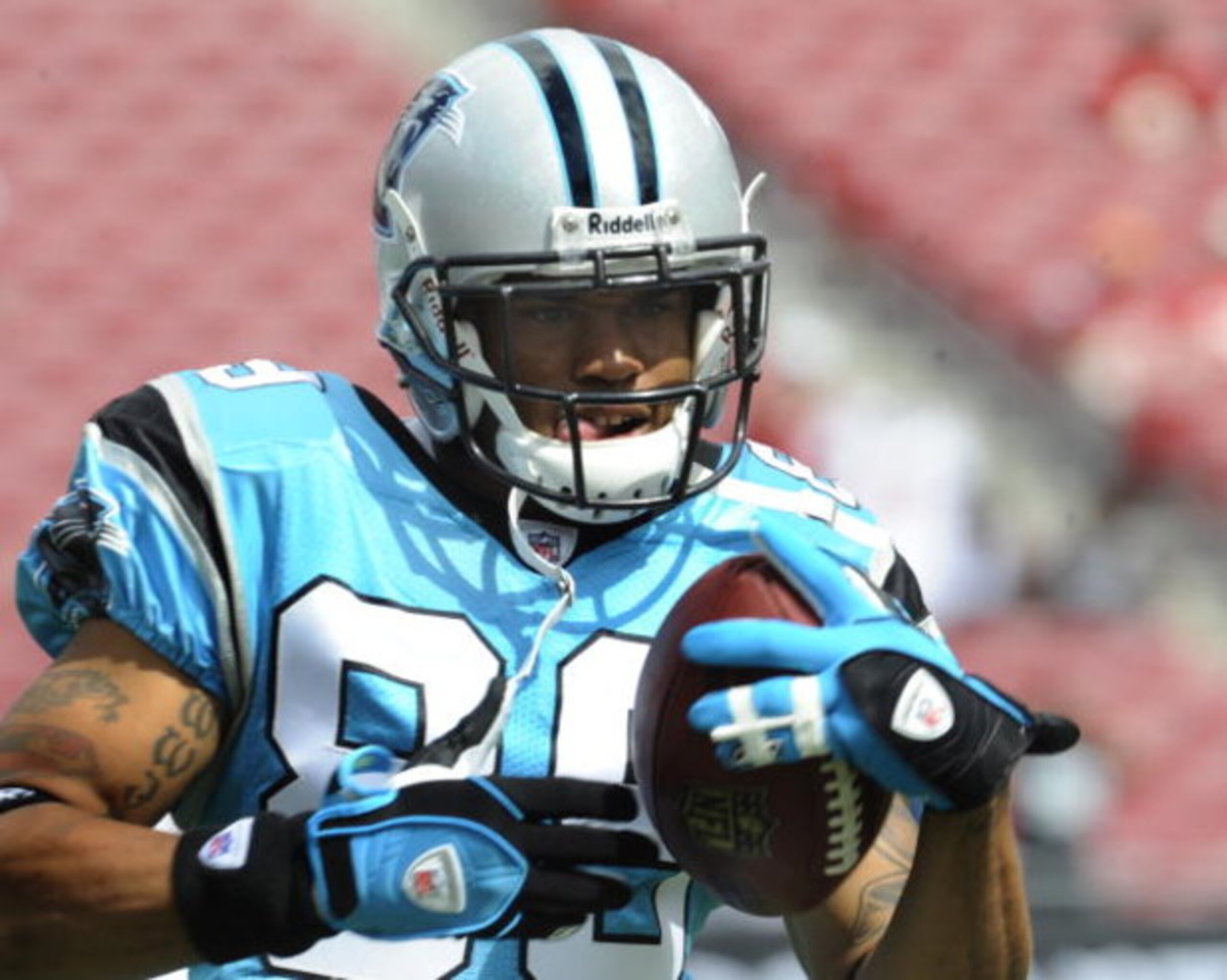 TAMPA, FL - OCTOBER 12: Wide receiver Steve Smith #89 of the Carolina Panthers grabs a warmup pass against the Tampa Bay Buccaneers at Raymond James Stadium on October 12, 2008 in Tampa, Florida. (Photo by Al Messerschmidt/Getty Images) TAMPA, FL - OCTOBER 12: Wide receiver Steve Smith #89 of the Carolina Panthers grabs a warmup pass against the Tampa Bay Buccaneers at Raymond James Stadium on October 12, 2008 in Tampa, Florida. (Photo by Al Messerschmidt/Getty Images)