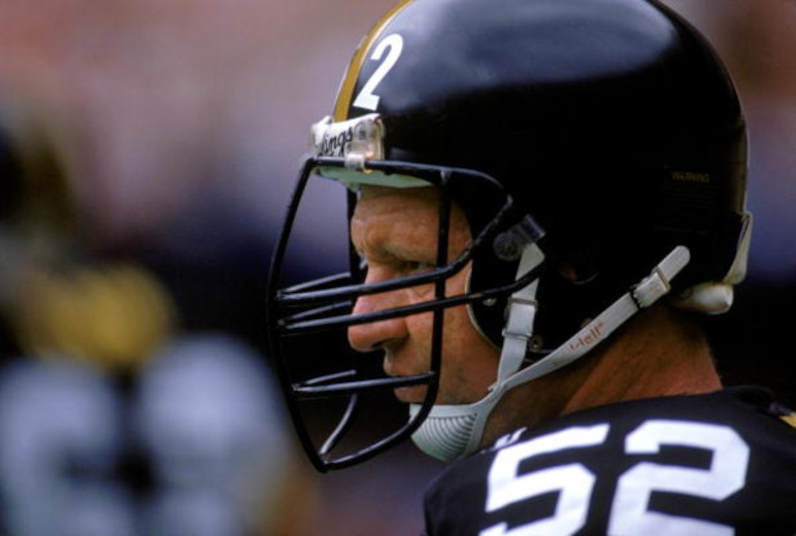 PITTSBURG - SEPTEMBER 4: Offensive lineman Mike Webster #52 of the Pittsburgh Steelers looks on during a game against the Dallas Cowboys at Three Rivers Stadium on September 4, 1988 in Pittsburgh, Pennsylvania. The Steelers won 24-21. (Photo by Mike Po PITTSBURG - SEPTEMBER 4: Offensive lineman Mike Webster #52 of the Pittsburgh Steelers looks on during a game against the Dallas Cowboys at Three Rivers Stadium on September 4, 1988 in Pittsburgh, Pennsylvania. The Steelers won 24-21. (Photo by Mike Po