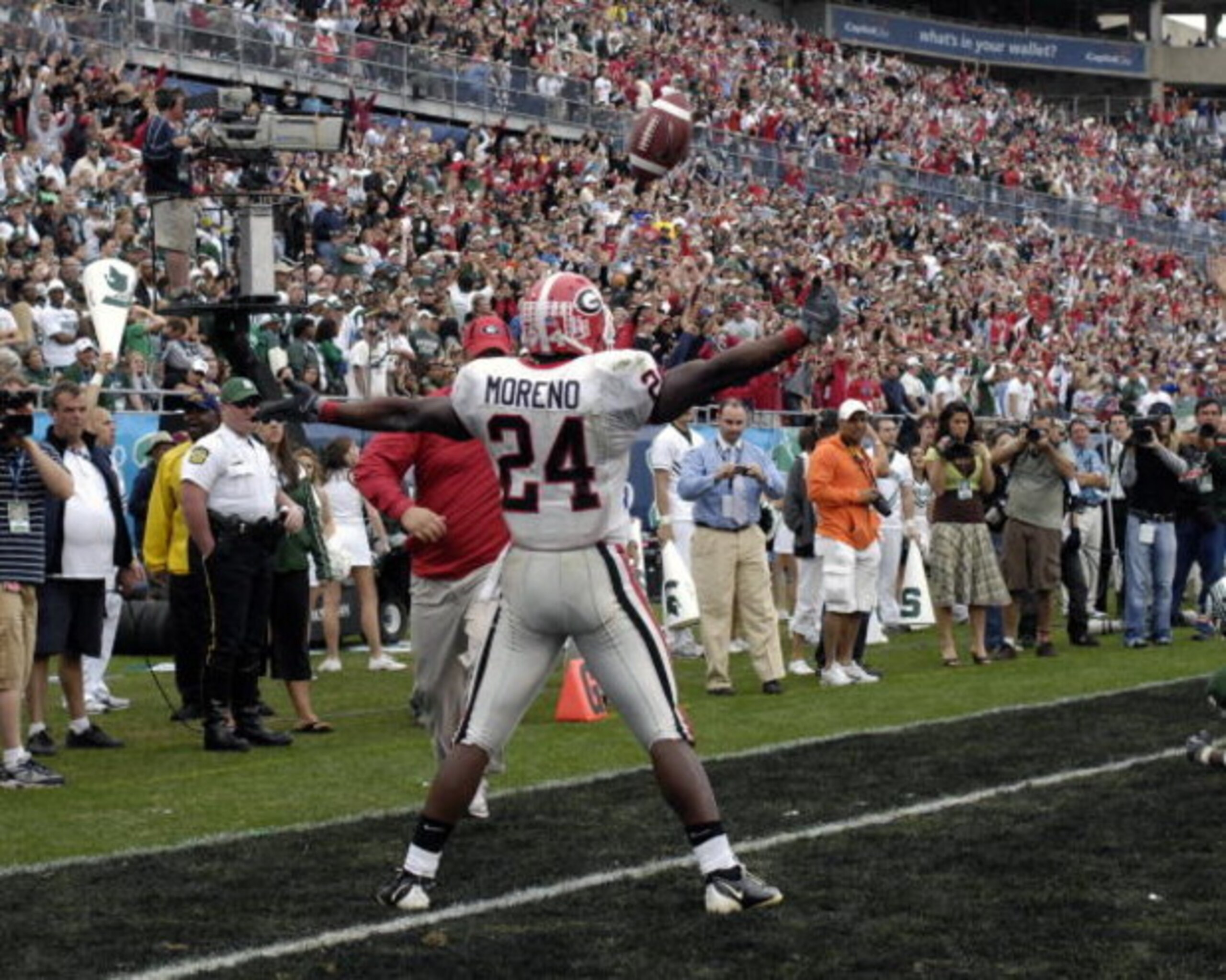 ORLANDO, FL - JANUARY 1: Running back Knowshon Moreno #24 of the University of Georgia celebrates a touchdown catch against the Michigan State Spartans during the 2009 Capital One Bowl at the Citrus Bowl on January 1, 2009 in Orlando, Florida.  (Photo by 