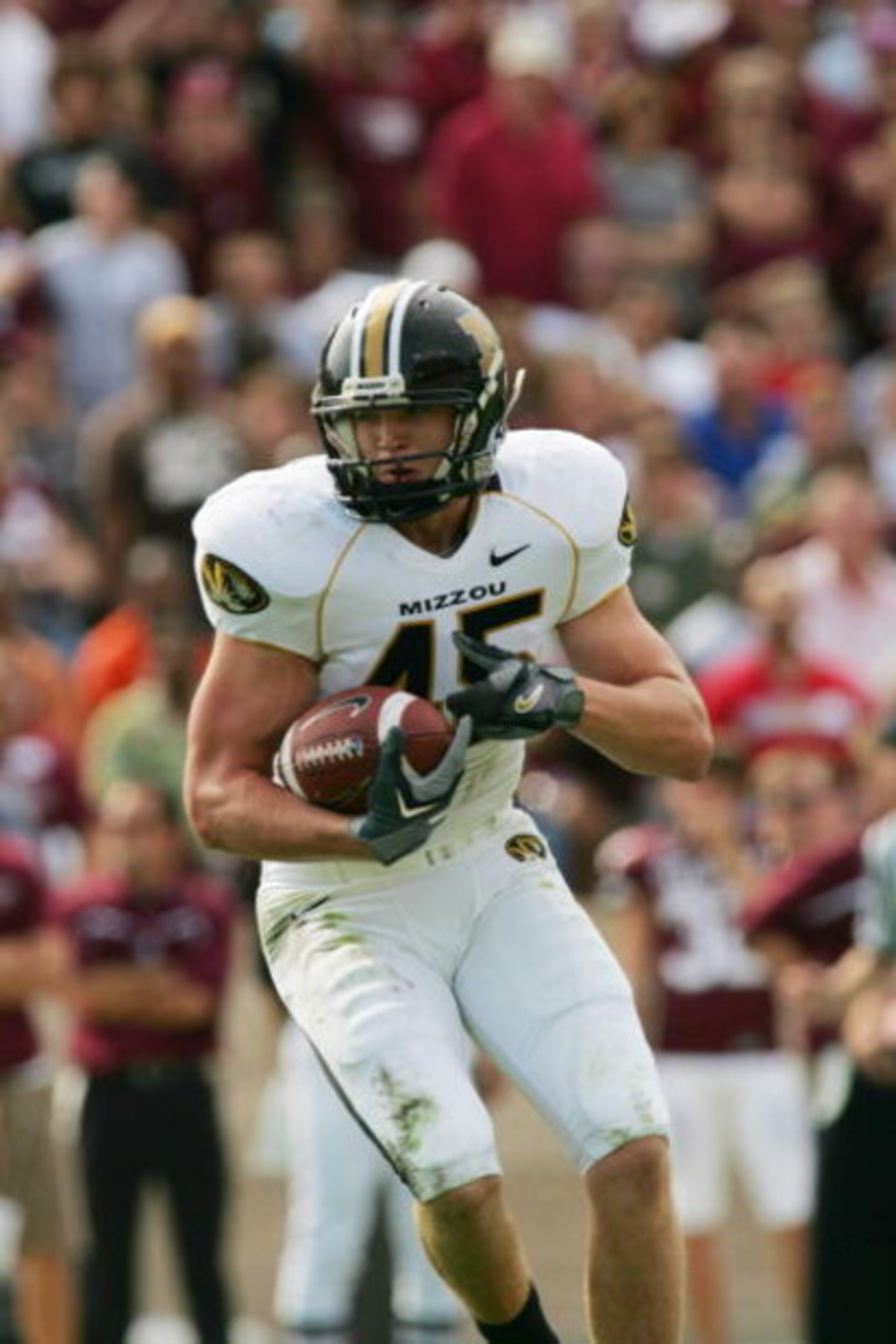 COLLEGE STATION, TX - OCTOBER 14:  Tight end Chase Coffman #45 of the Missouri Tigers carries the ball against the Texas A&M Aggies at Kyle Field on October 14, 2006 in College Station, Texas. Texas A&M won 25-19. (Photo by Ronald Martinez/Getty Images)