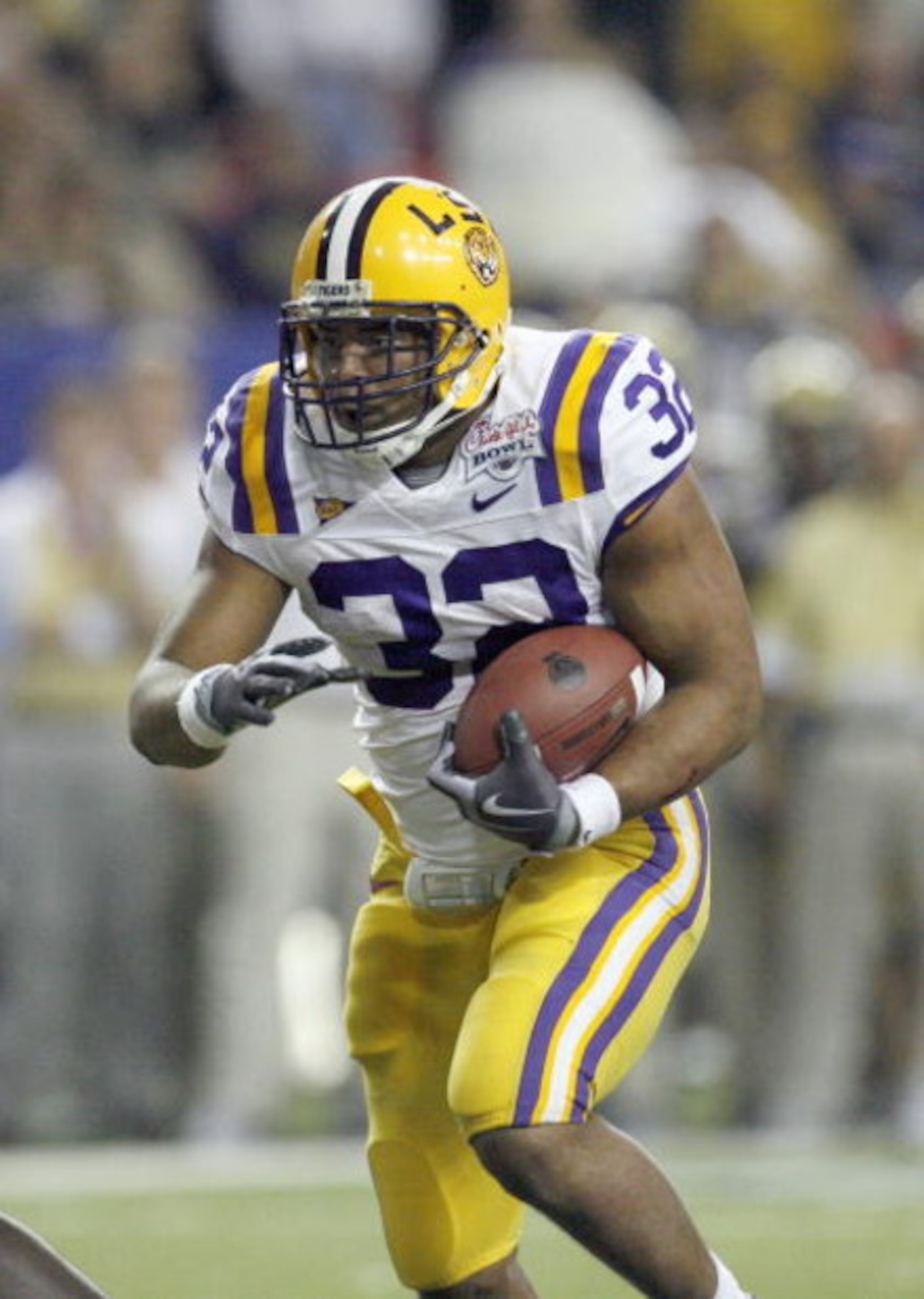 ATLANTA - DECEMBER 31:  Charles Scott #32 of the LSU Tigers carries the ball during the Chick-fil-A Bowl against the Georgia Tech Yellow Jackets on December 31, 2008 at the Georgia Dome in Atlanta, Georgia. (Photo by Kevin C. Cox/Getty Images)