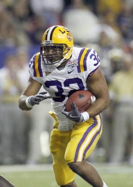 ATLANTA - DECEMBER 31:  Charles Scott #32 of the LSU Tigers carries the ball during the Chick-fil-A Bowl against the Georgia Tech Yellow Jackets on December 31, 2008 at the Georgia Dome in Atlanta, Georgia. (Photo by Kevin C. Cox/Getty Images)