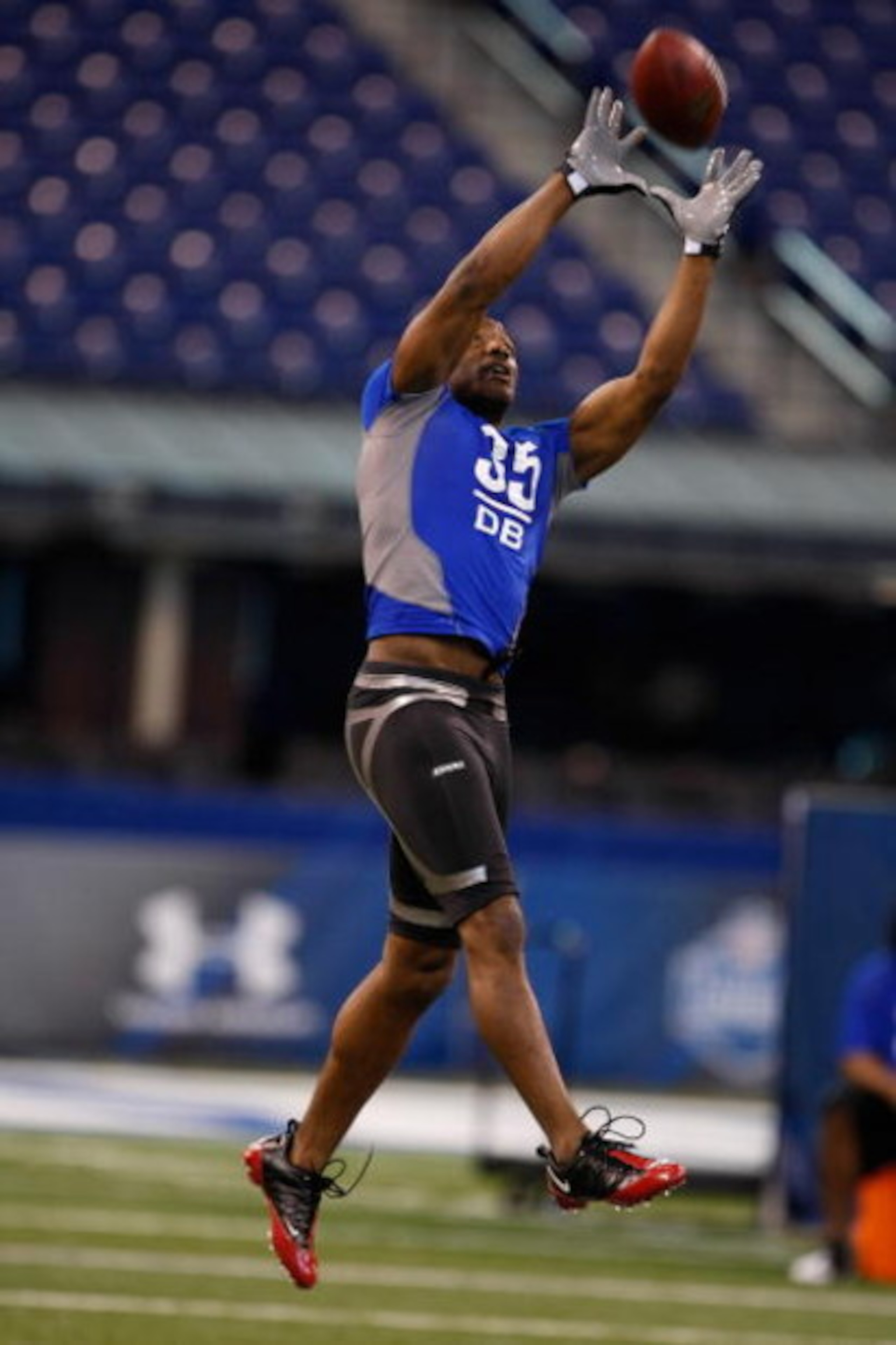 INDIANAPOLIS, IN - FEBRUARY 24: Defensive back William Moore of Missouri jumps in the air to catch the football during the NFL Scouting Combine at Lucas Oil Stadium on February 24, 2009 in Indianapolis, Indiana. (Photo by Scott Boehm/Getty Images) INDIANAPOLIS, IN - FEBRUARY 24: Defensive back William Moore of Missouri jumps in the air to catch the football during the NFL Scouting Combine at Lucas Oil Stadium on February 24, 2009 in Indianapolis, Indiana. (Photo by Scott Boehm/Getty Images)