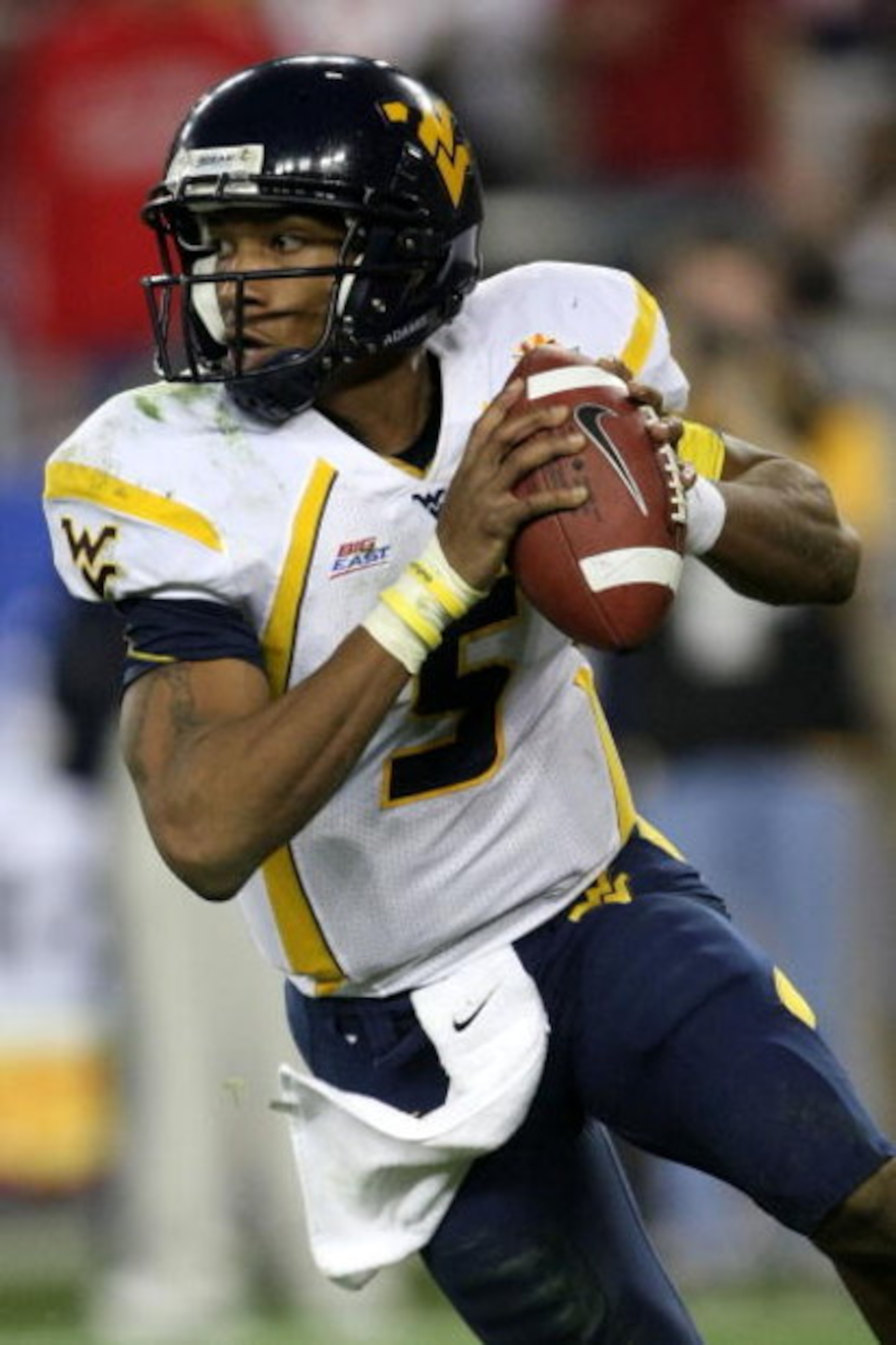 GLENDALE, AZ - JANUARY 02: Quarterback Patrick White #5 of the West Virginia Mountaineers scrambles against the Oklahoma Sooners at the Tostito's Fiesta Bowl at University of Phoenix Stadium January 2, 2008 in Glendale, Arizona. (Photo by Stephen Dunn/G GLENDALE, AZ - JANUARY 02: Quarterback Patrick White #5 of the West Virginia Mountaineers scrambles against the Oklahoma Sooners at the Tostito's Fiesta Bowl at University of Phoenix Stadium January 2, 2008 in Glendale, Arizona. (Photo by Stephen Dunn/G