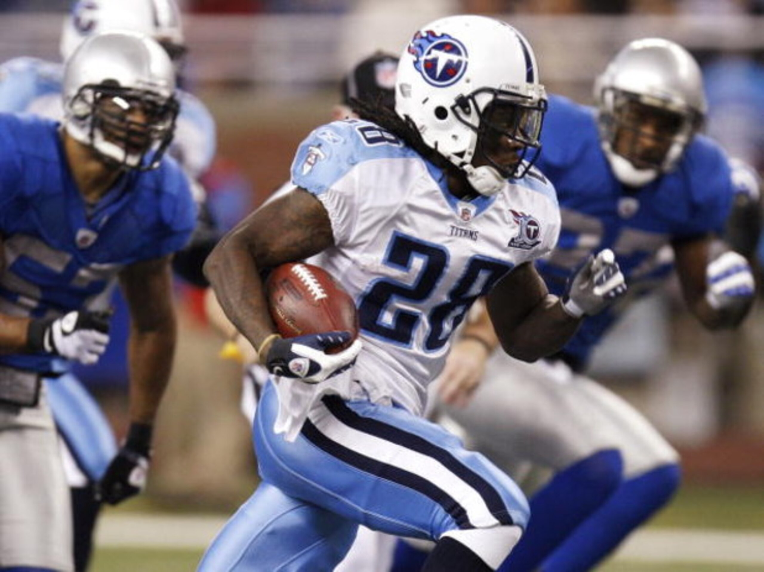 DETROIT, MI - NOVEMBER 27:  Chris Johnson #28 of the Tennessee Titans runs for a first quarter touchdown while playing the Detroit Lions on November 27, 2008 at Ford Field in Detroit, Michigan.  (Photo by Gregory Shamus/Getty Images)