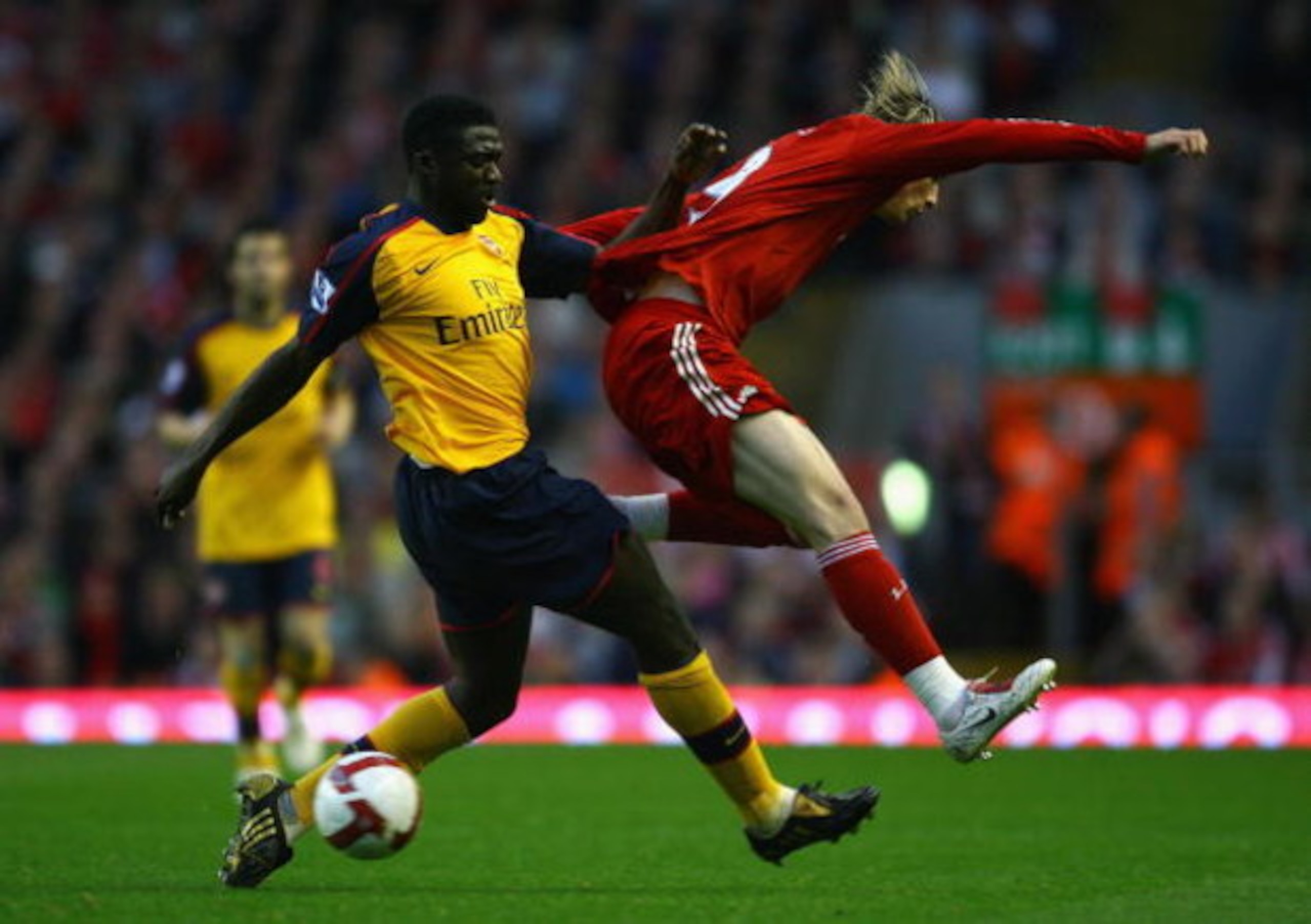 LIVERPOOL, UNITED KINGDOM - APRIL 21:  Kolo Toure of Arsenal challenges Fernando Torres of Liverpool during the Barclays Premier League match between Liverpool and Arsenal at Anfield on April 21, 2009 in Liverpool, England. (Photo by Alex Livesey/Getty Im
